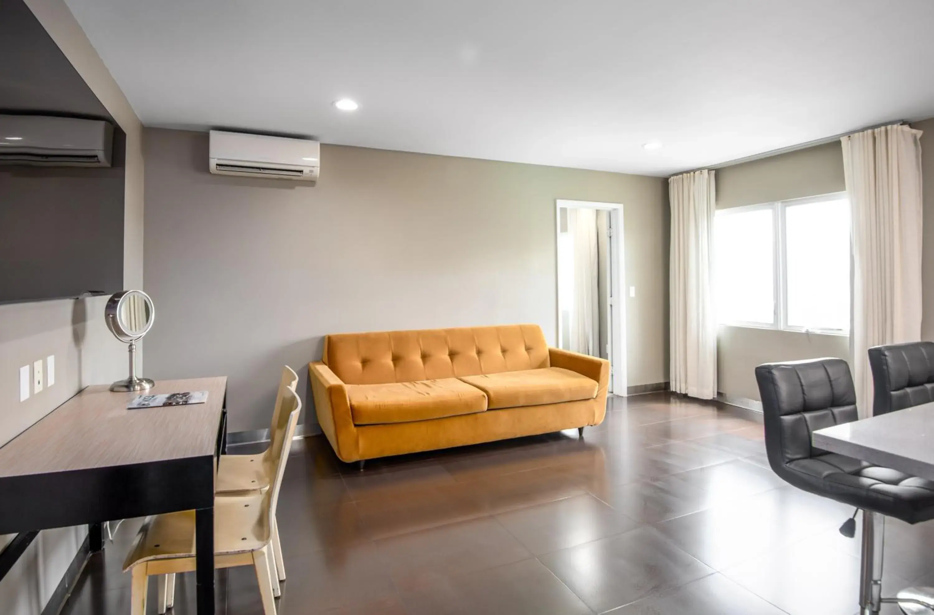 Suite with Kitchen in Grandview Inn Suite with Kitchen in Grandview Inn