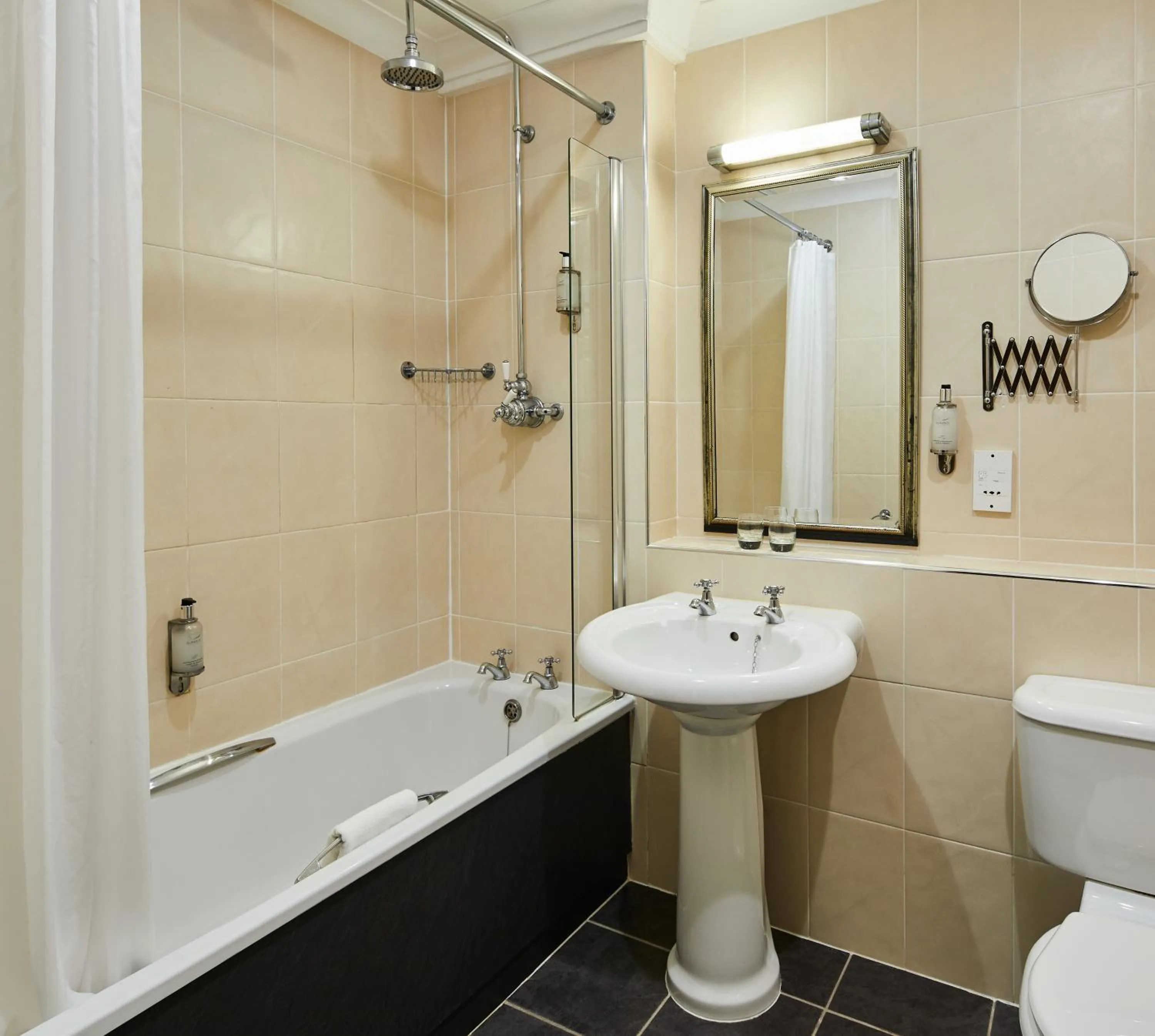 Bathroom in Leonardo Boutique Huntingtower Perth