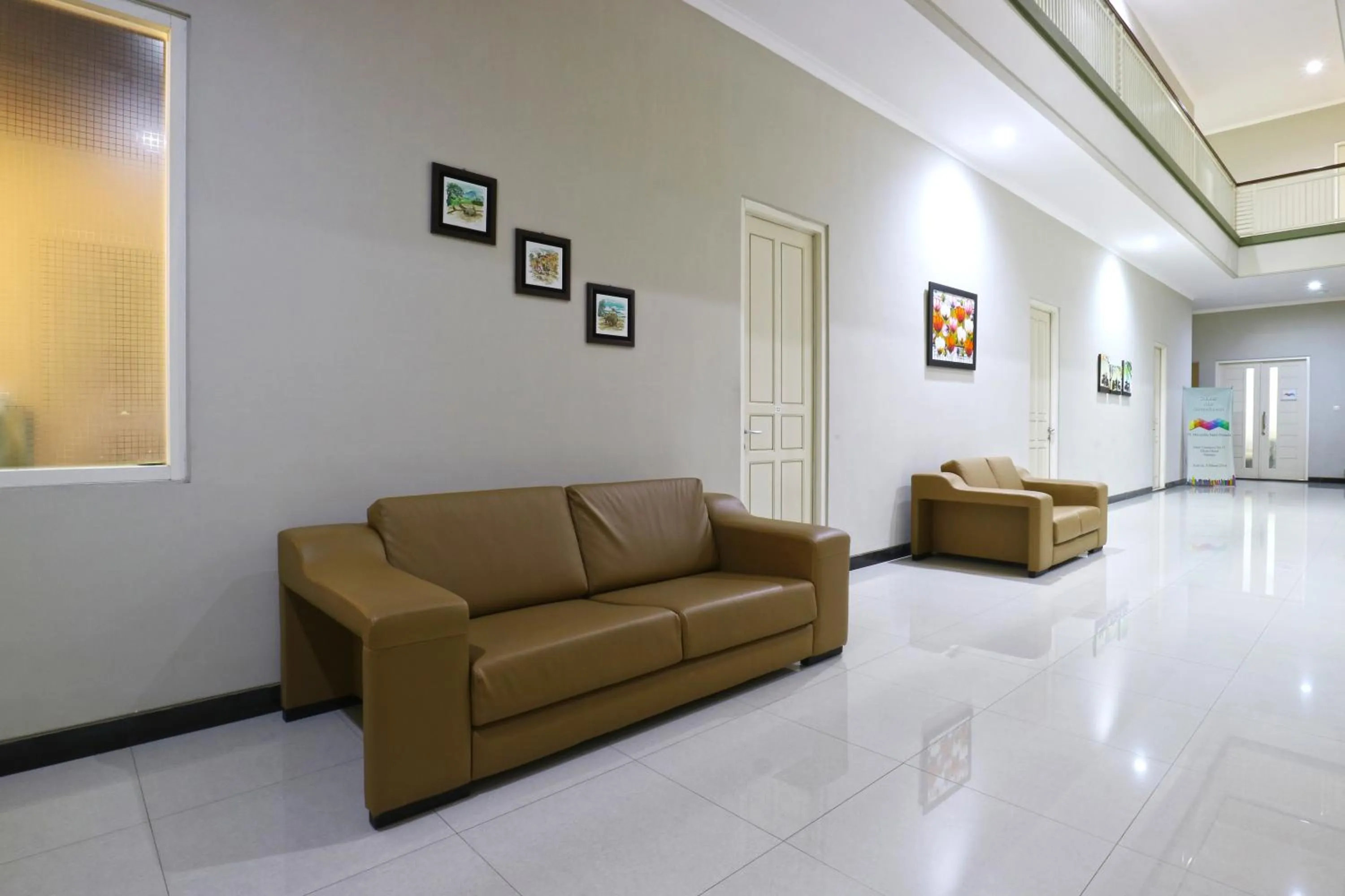 Communal lounge/ TV room in Chiaro Hotel Syariah