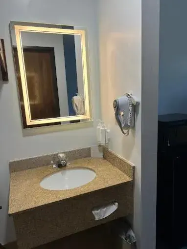 King Room - Non-Smoking in Super 8 by Wyndham Imlay City King Room - Non-Smoking in Super 8 by Wyndham Imlay City