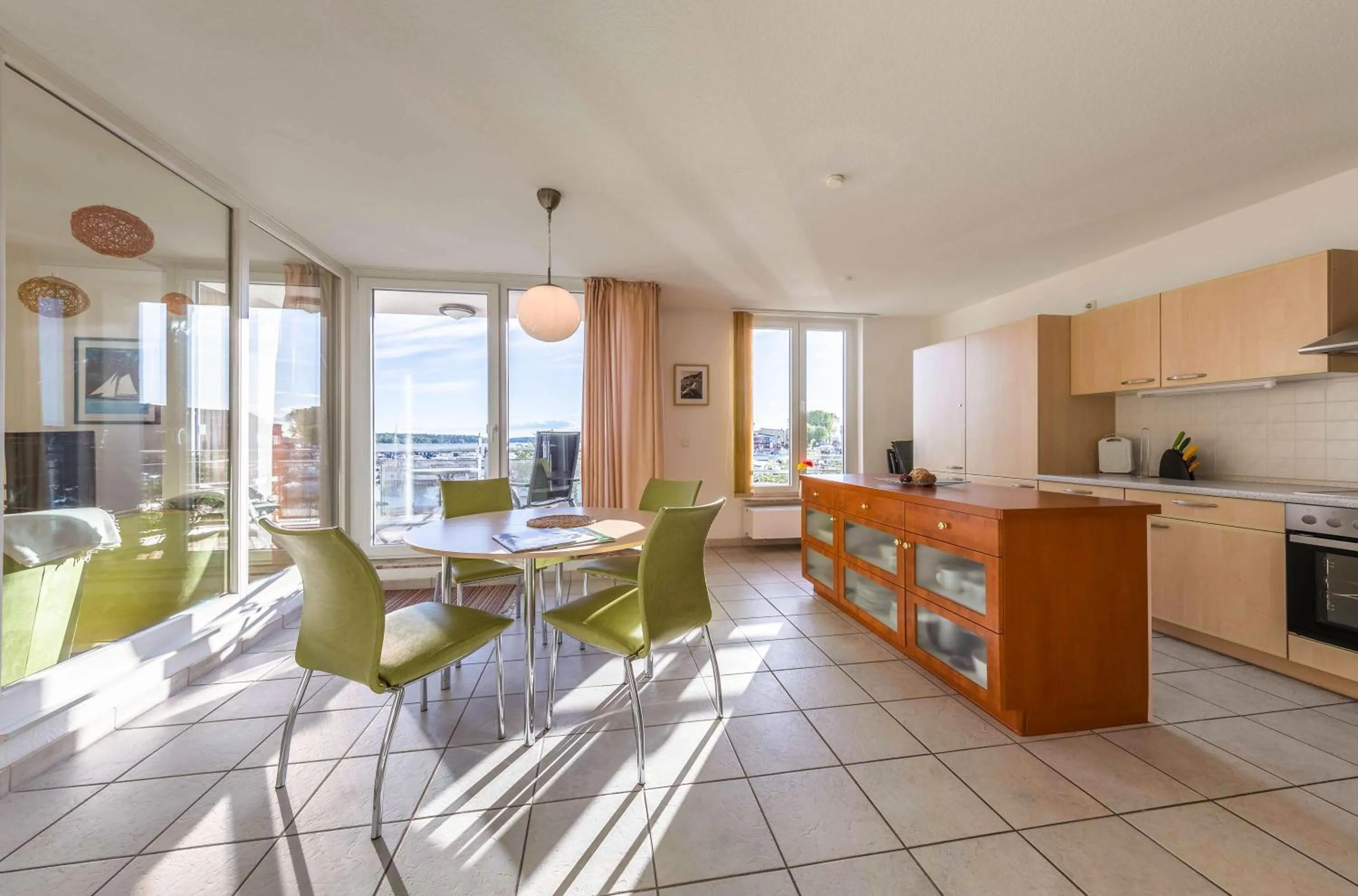 Ferienwohnung Hafenglück- Ideal für Familien mit Balkon und Yachthafenblick