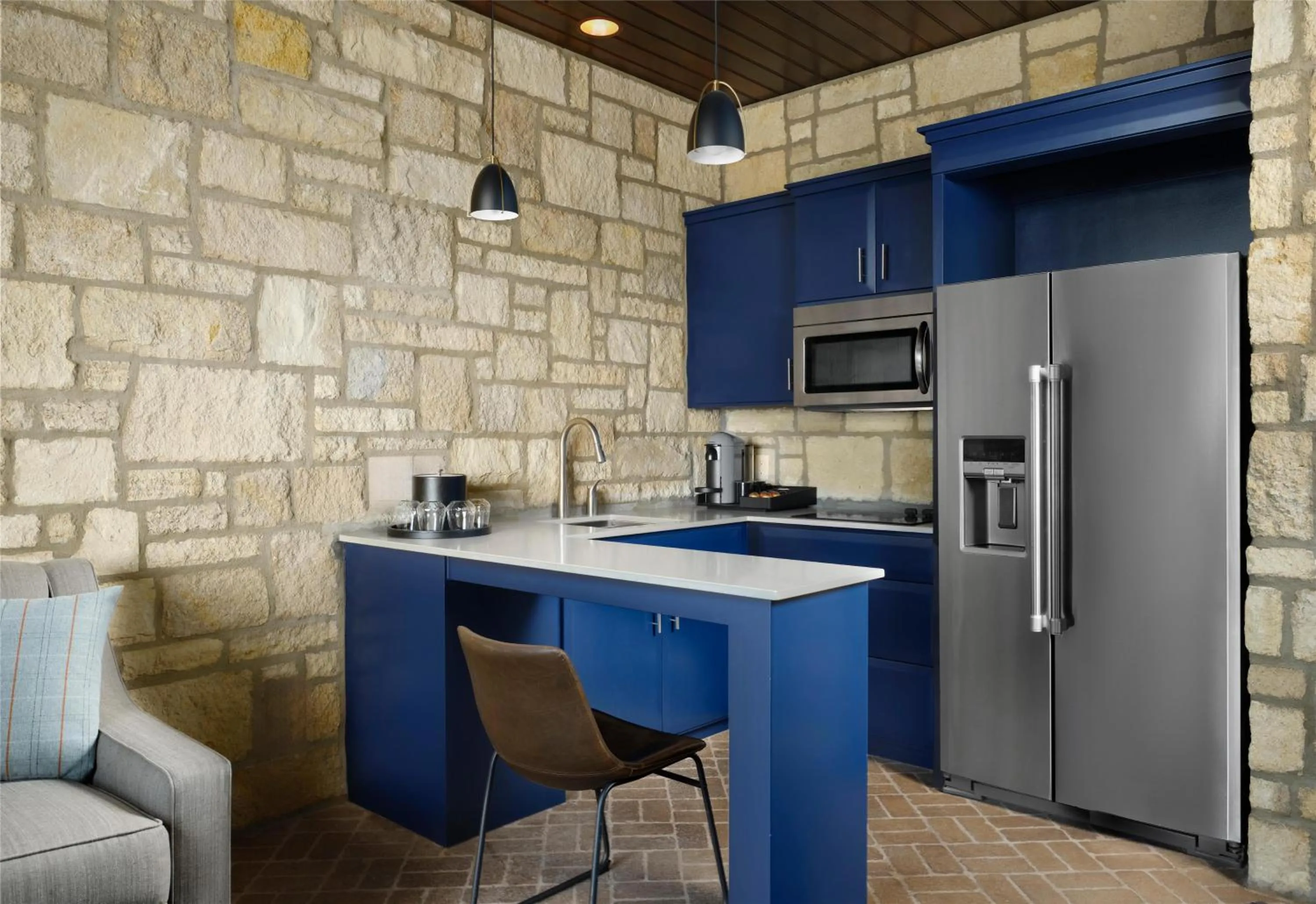 Kitchen or kitchenette in The Oread Lawrence, Tapestry Collection by Hilton