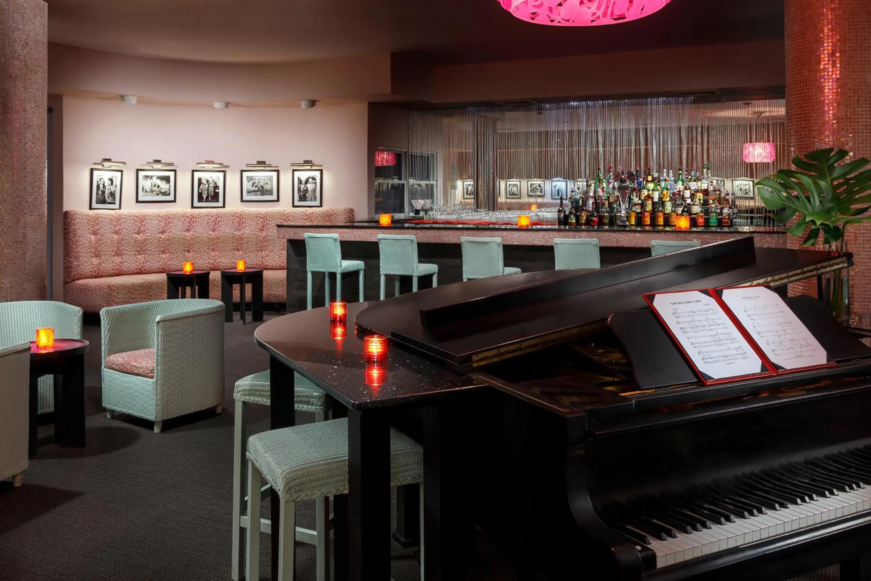 Lounge or bar in Couples Tower Isle