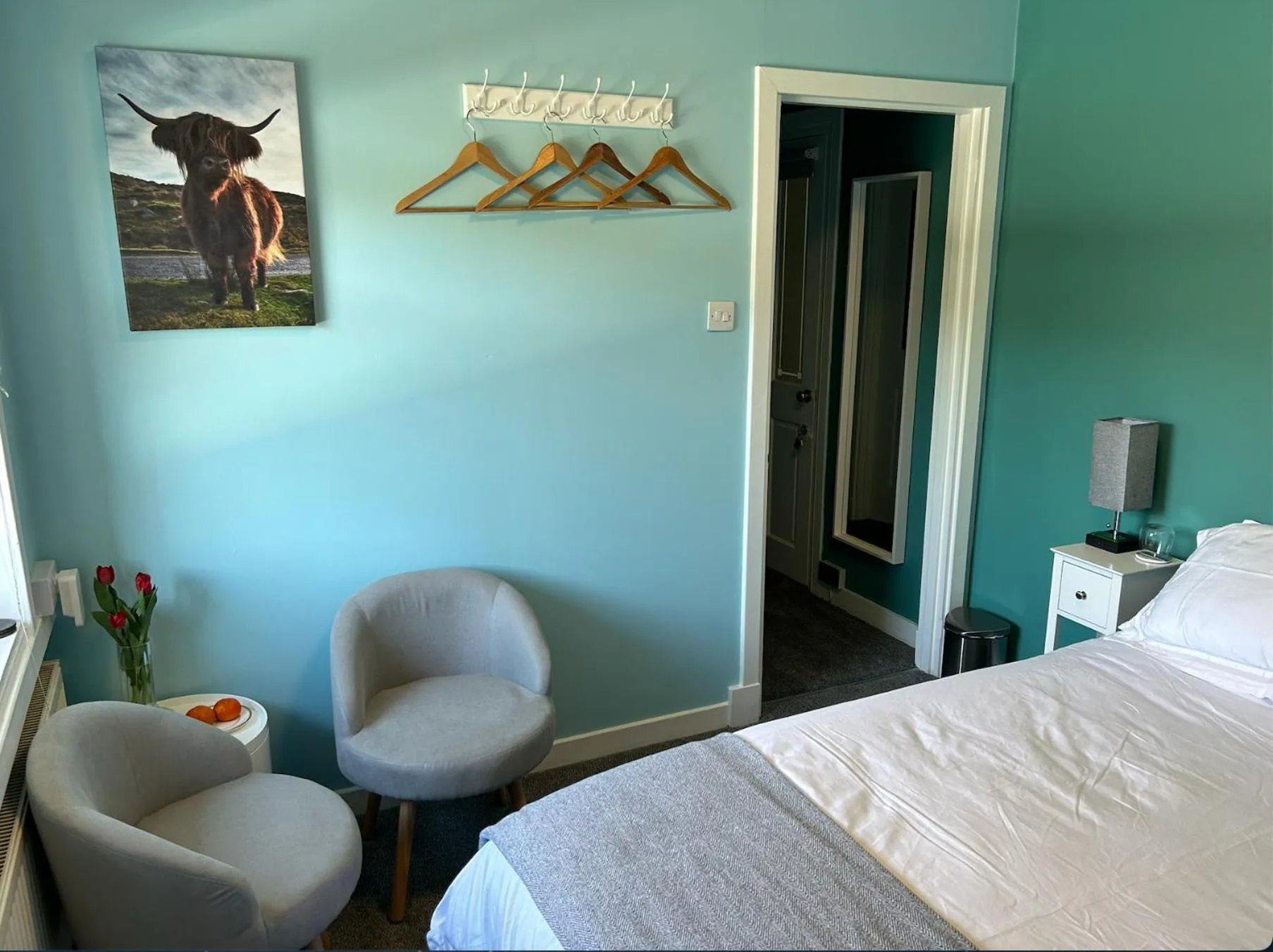 Seating area, Bed in Castle View
