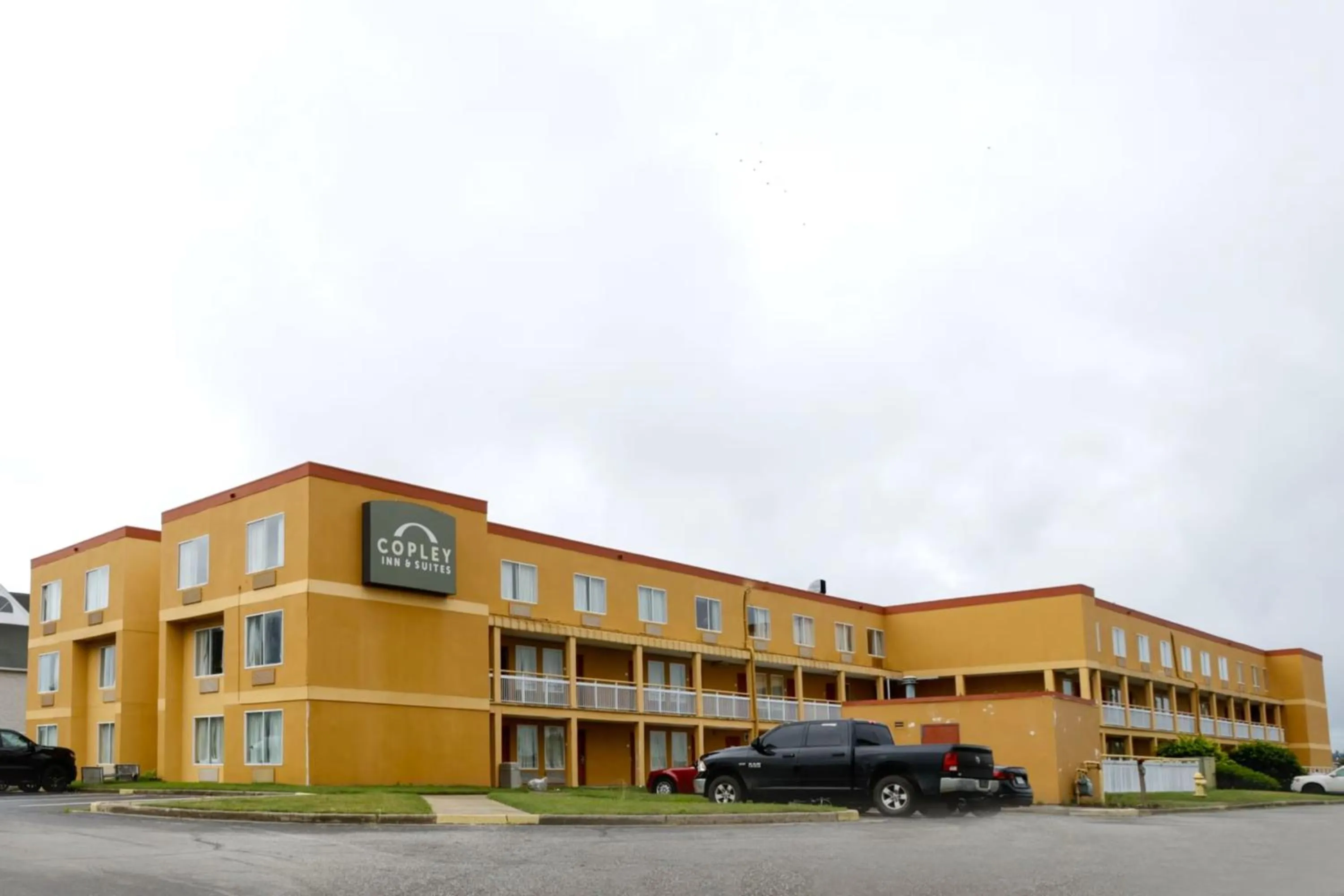 Property building in Copley Inn & Suites By OYO Akron OH
