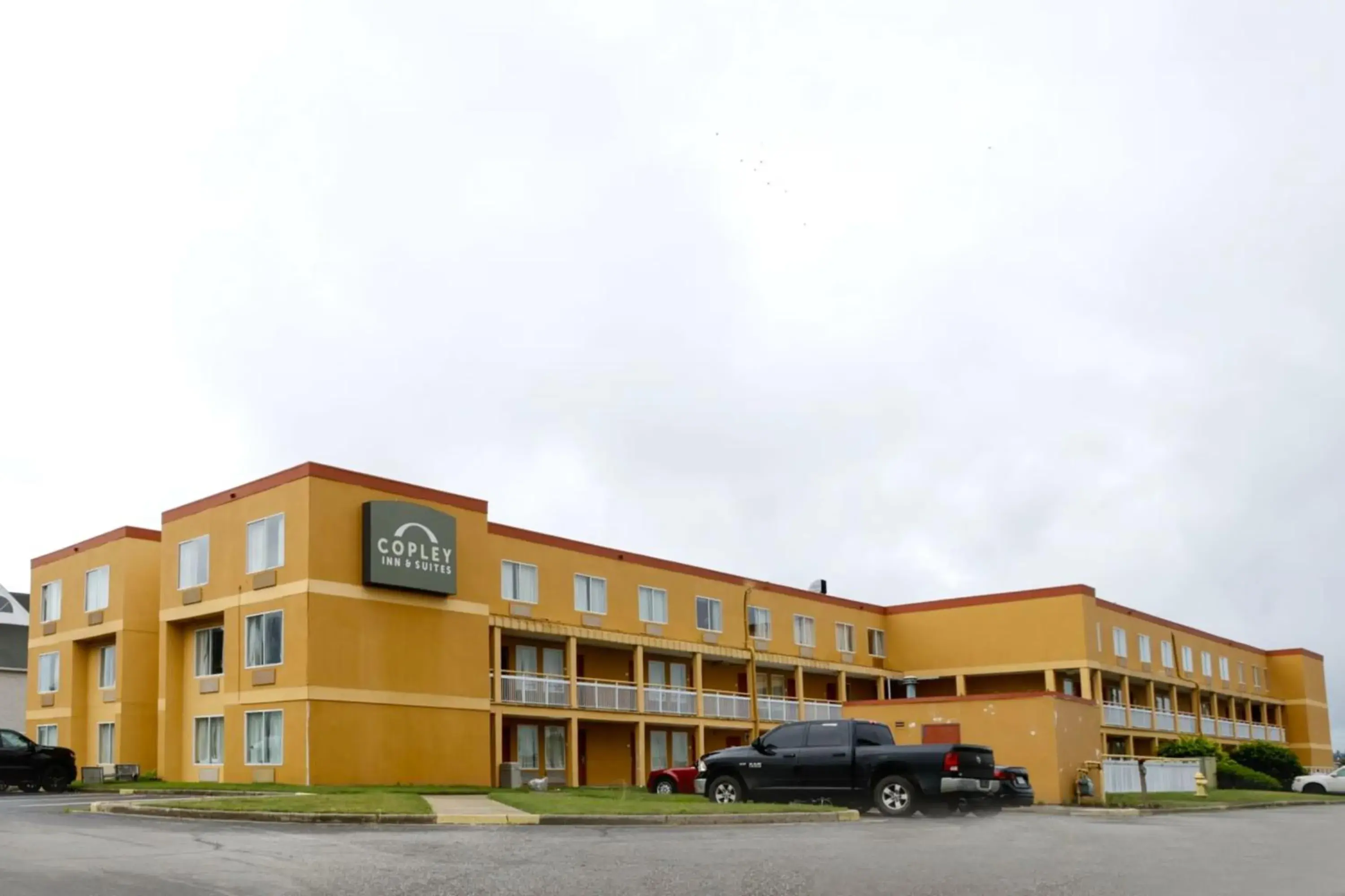 Property building in Copley Inn & Suites By OYO Akron OH Property building in Copley Inn & Suites By OYO Akron OH