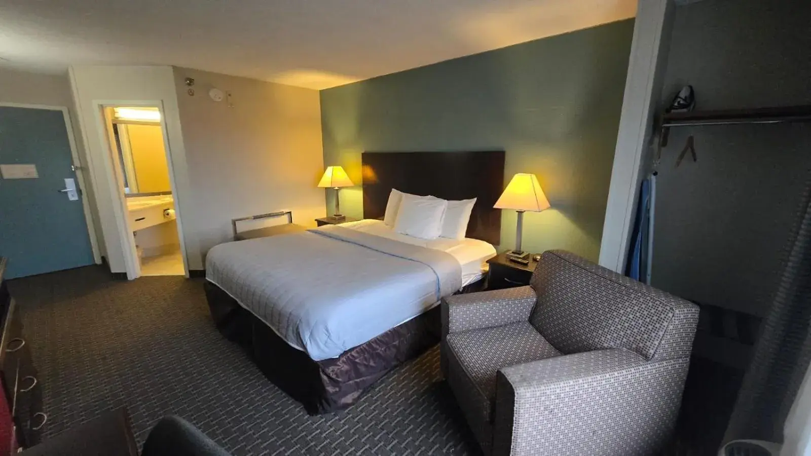 Bedroom, Bed in Copley Inn & Suites By OYO Akron OH Bedroom, Bed in Copley Inn & Suites By OYO Akron OH