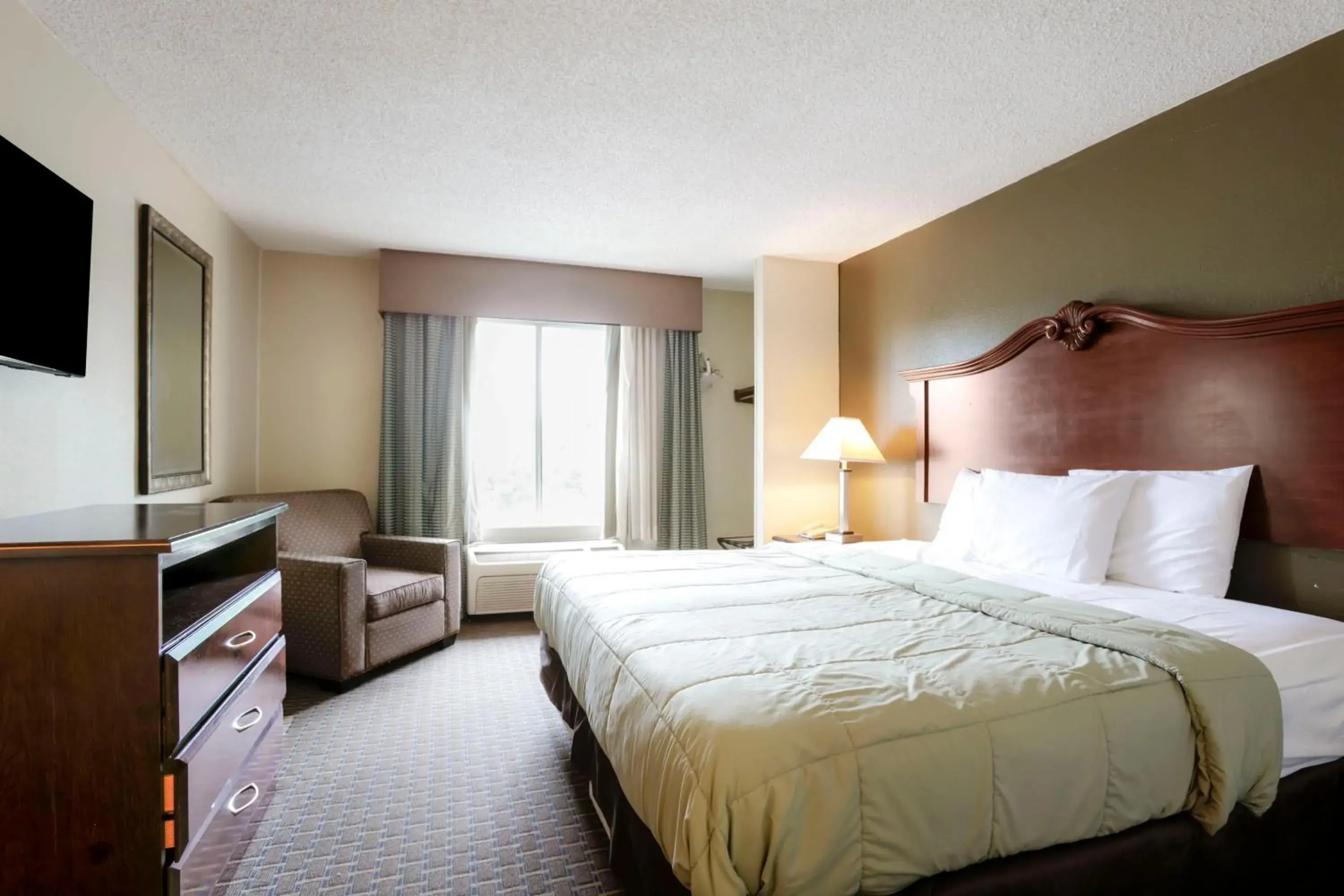 Bedroom, Bed in Copley Inn & Suites By OYO Akron OH Bedroom, Bed in Copley Inn & Suites By OYO Akron OH