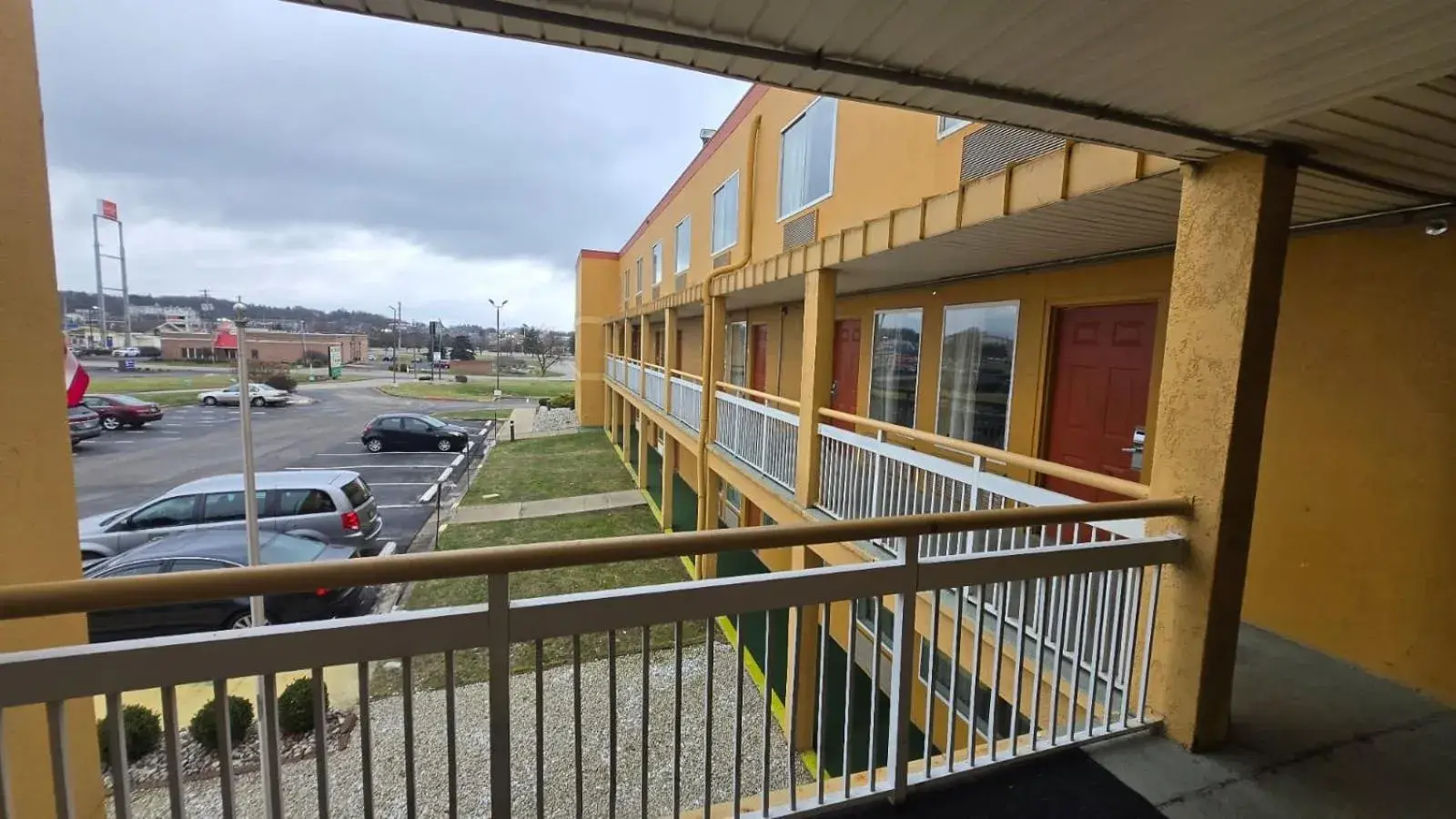 Property building in Copley Inn & Suites By OYO Akron OH Property building in Copley Inn & Suites By OYO Akron OH