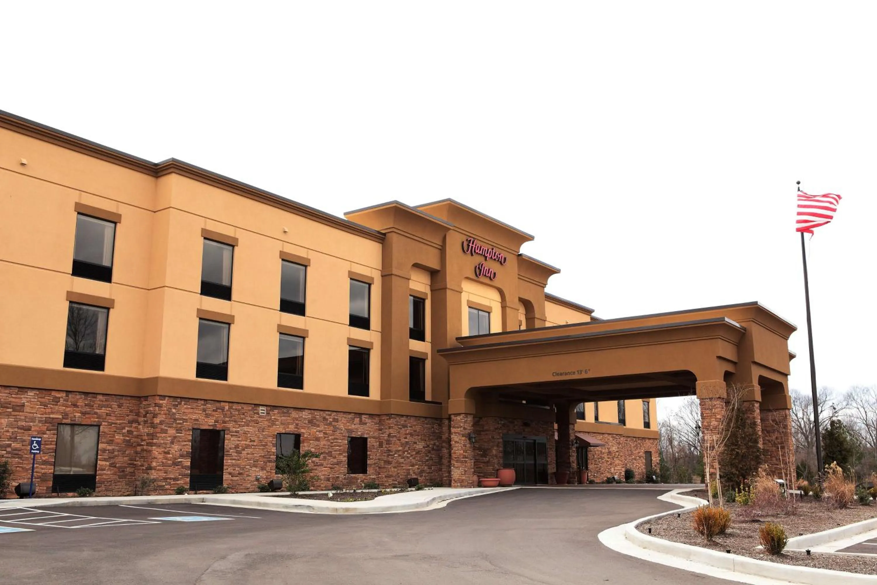 Property building in Hampton Inn Milan