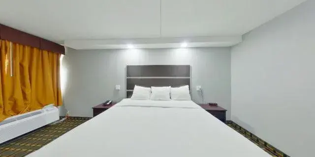 Bed in Days Hotel by Wyndham Danville Conference Center Bed in Days Hotel by Wyndham Danville Conference Center