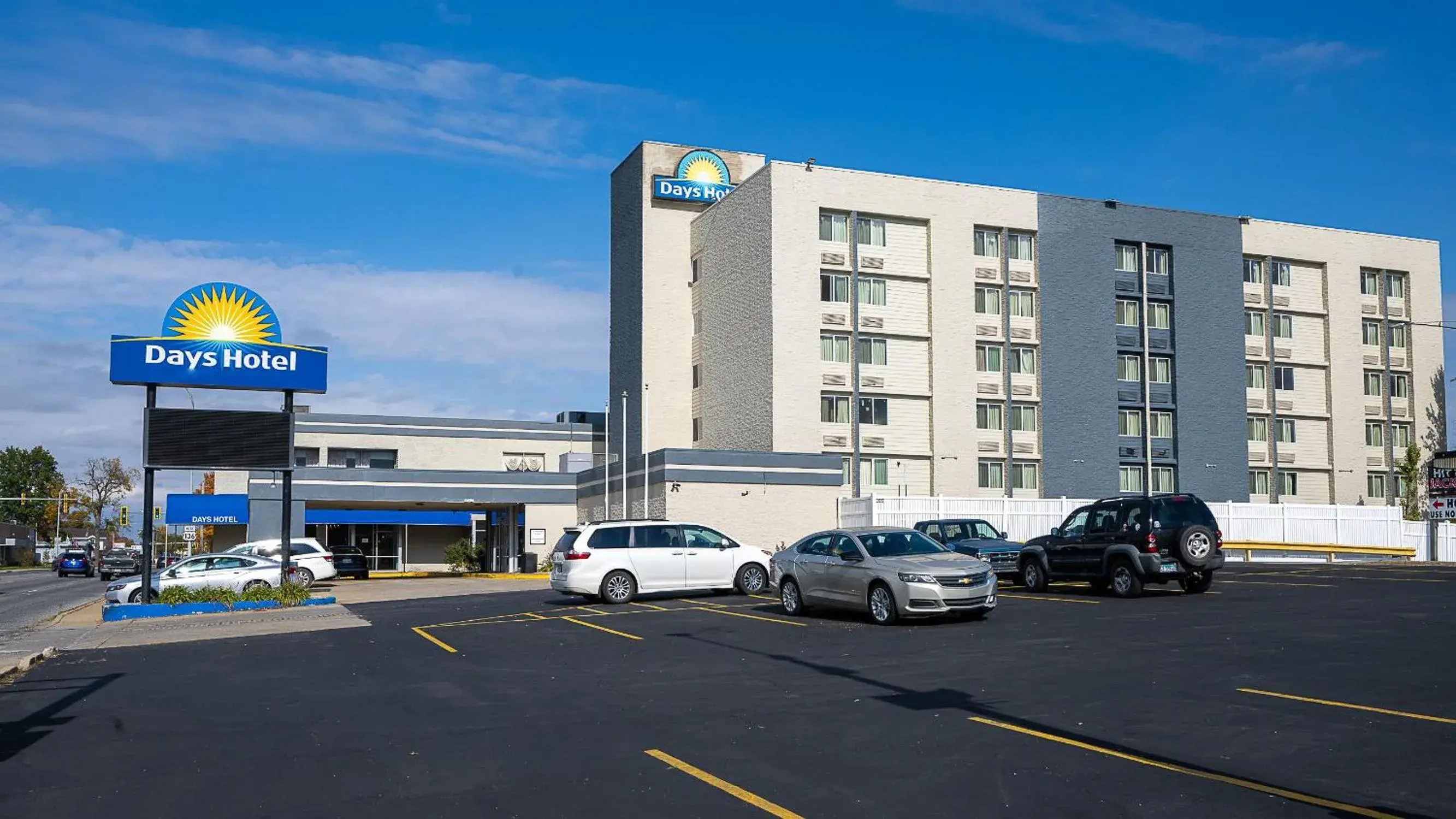 Property building in Days Hotel by Wyndham Danville Conference Center Property building in Days Hotel by Wyndham Danville Conference Center