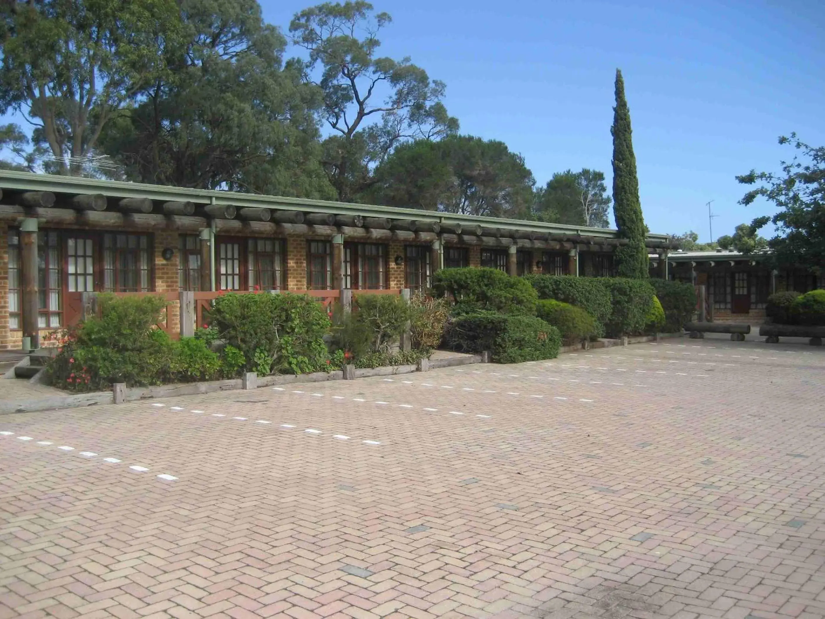 Facade/entrance in Mahogany Park Facade/entrance in Mahogany Park