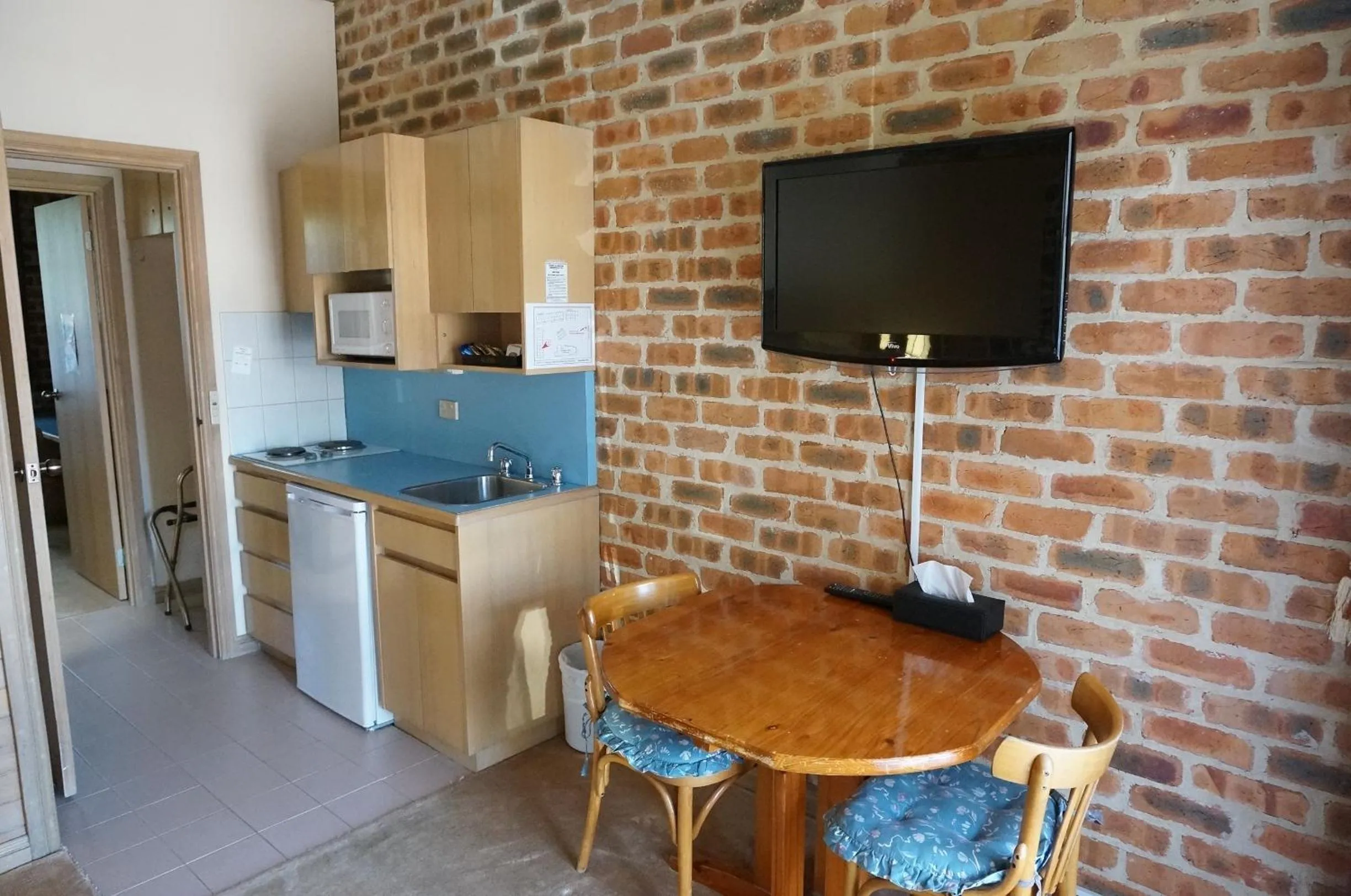 Kitchen or kitchenette in Mahogany Park