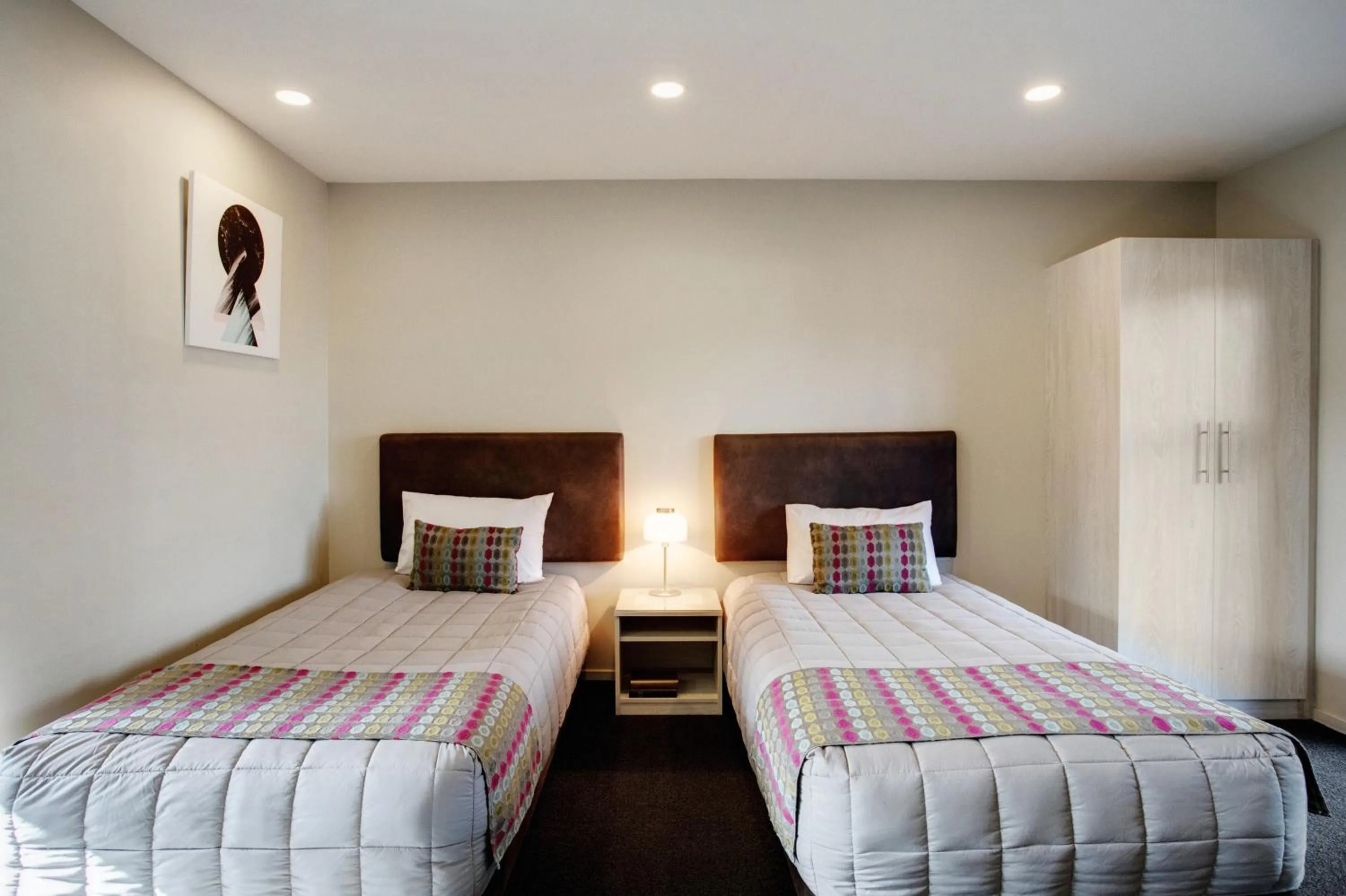 Bed in Ellerslie Palms Motel