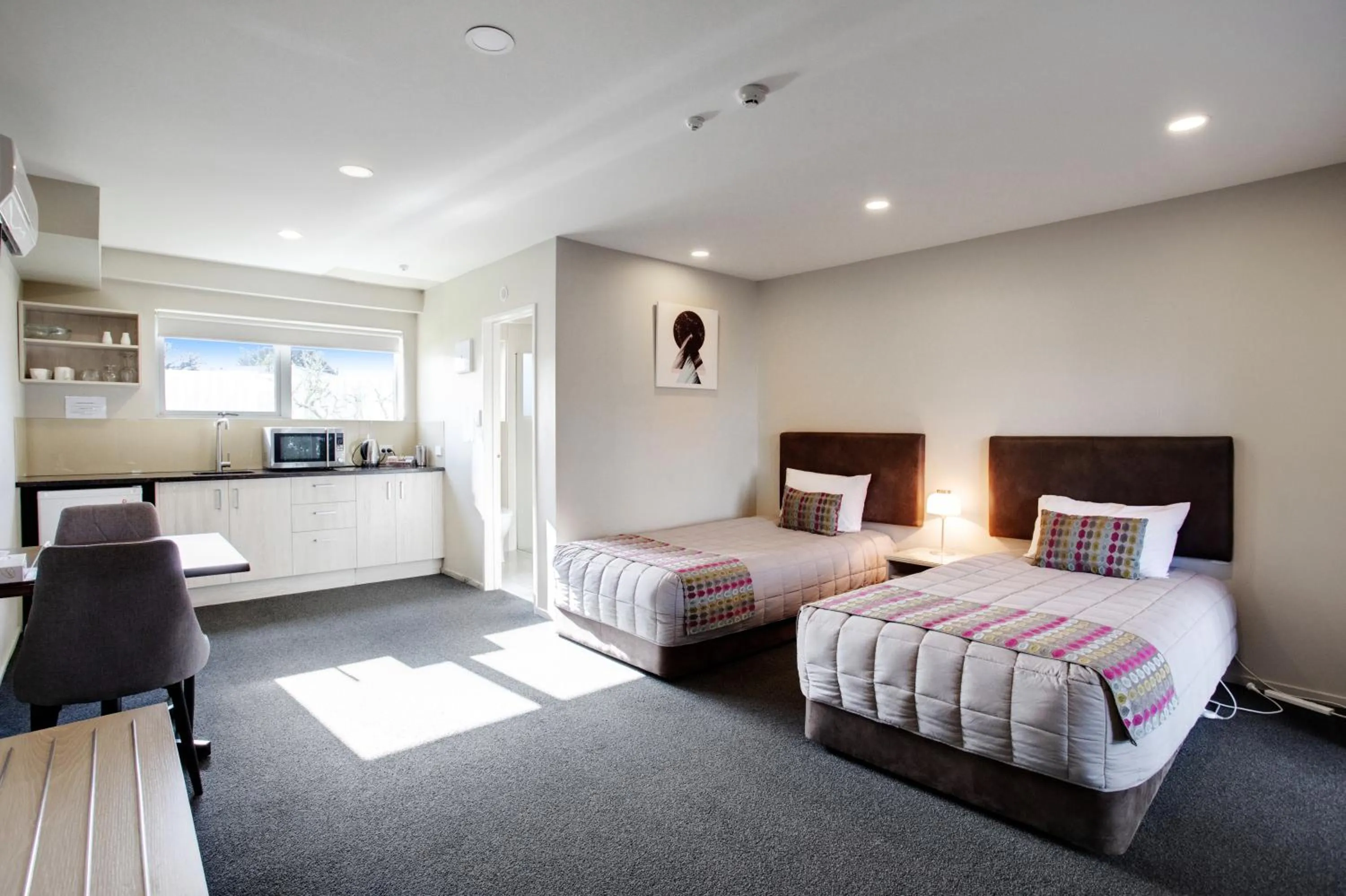 Bed in Ellerslie Palms Motel