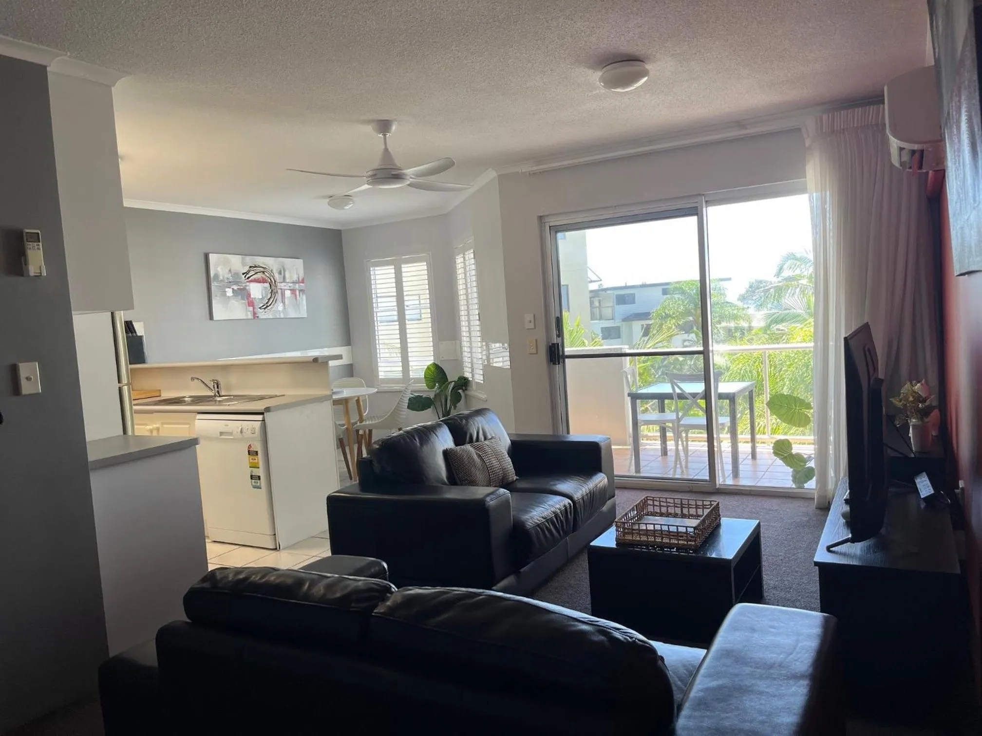Kitchen or kitchenette in The Burlington Holiday Apartments