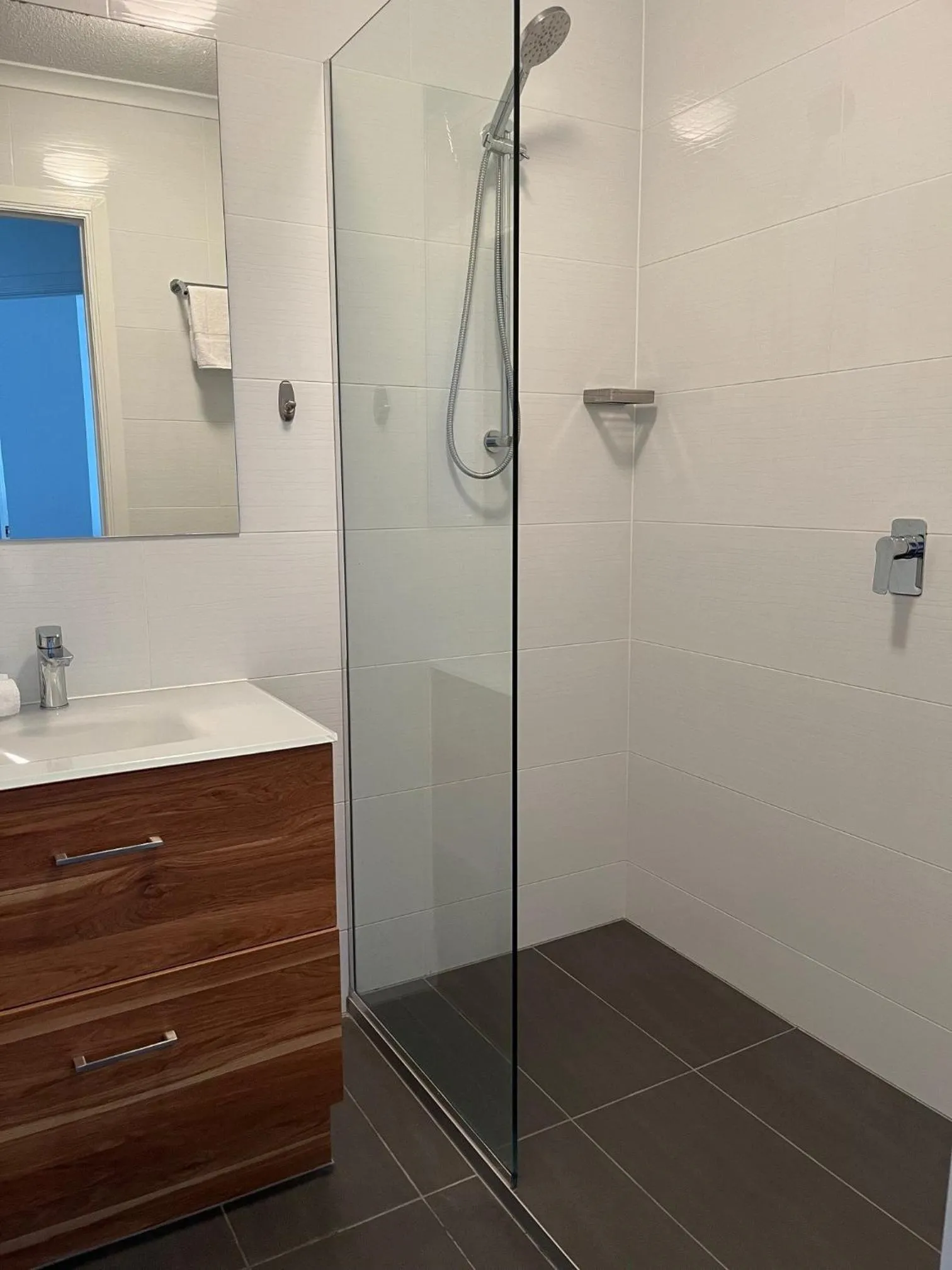 Shower in The Burlington Holiday Apartments