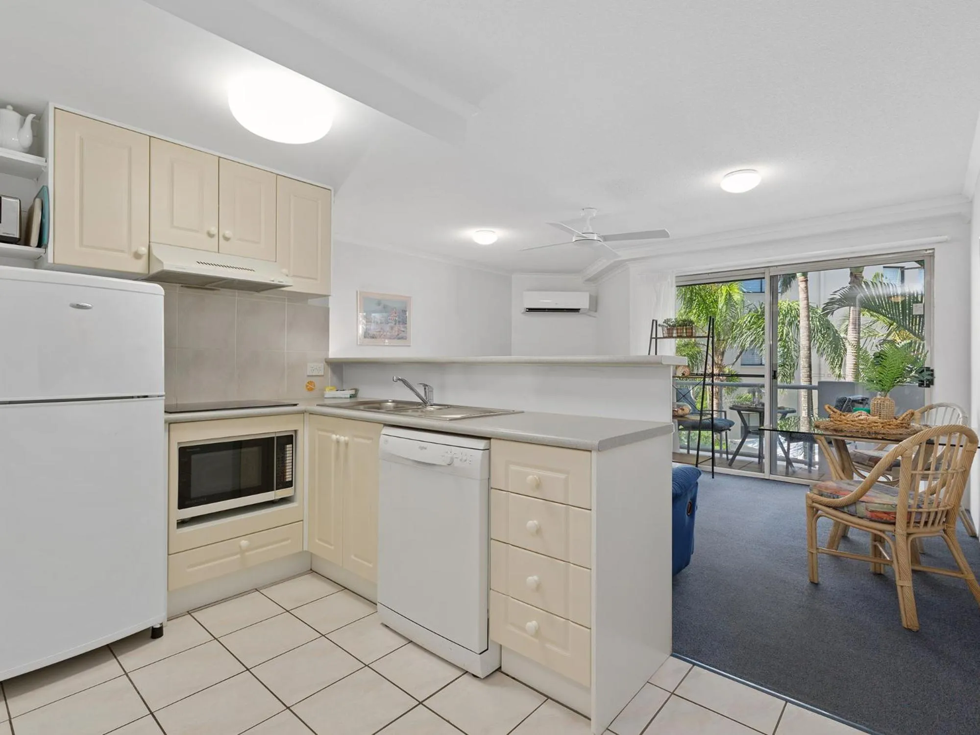 Kitchen or kitchenette in The Burlington Holiday Apartments