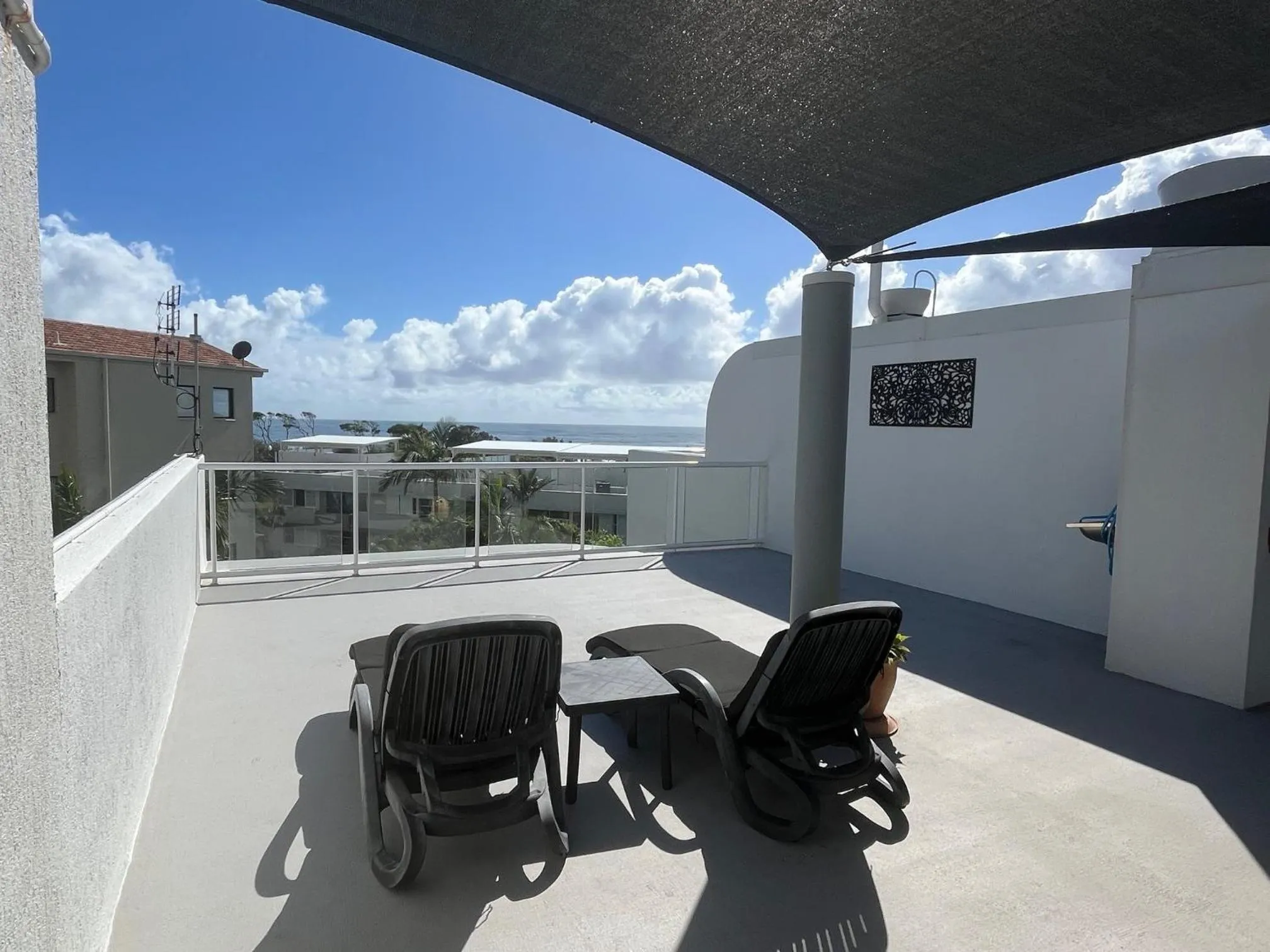 Day in The Burlington Holiday Apartments