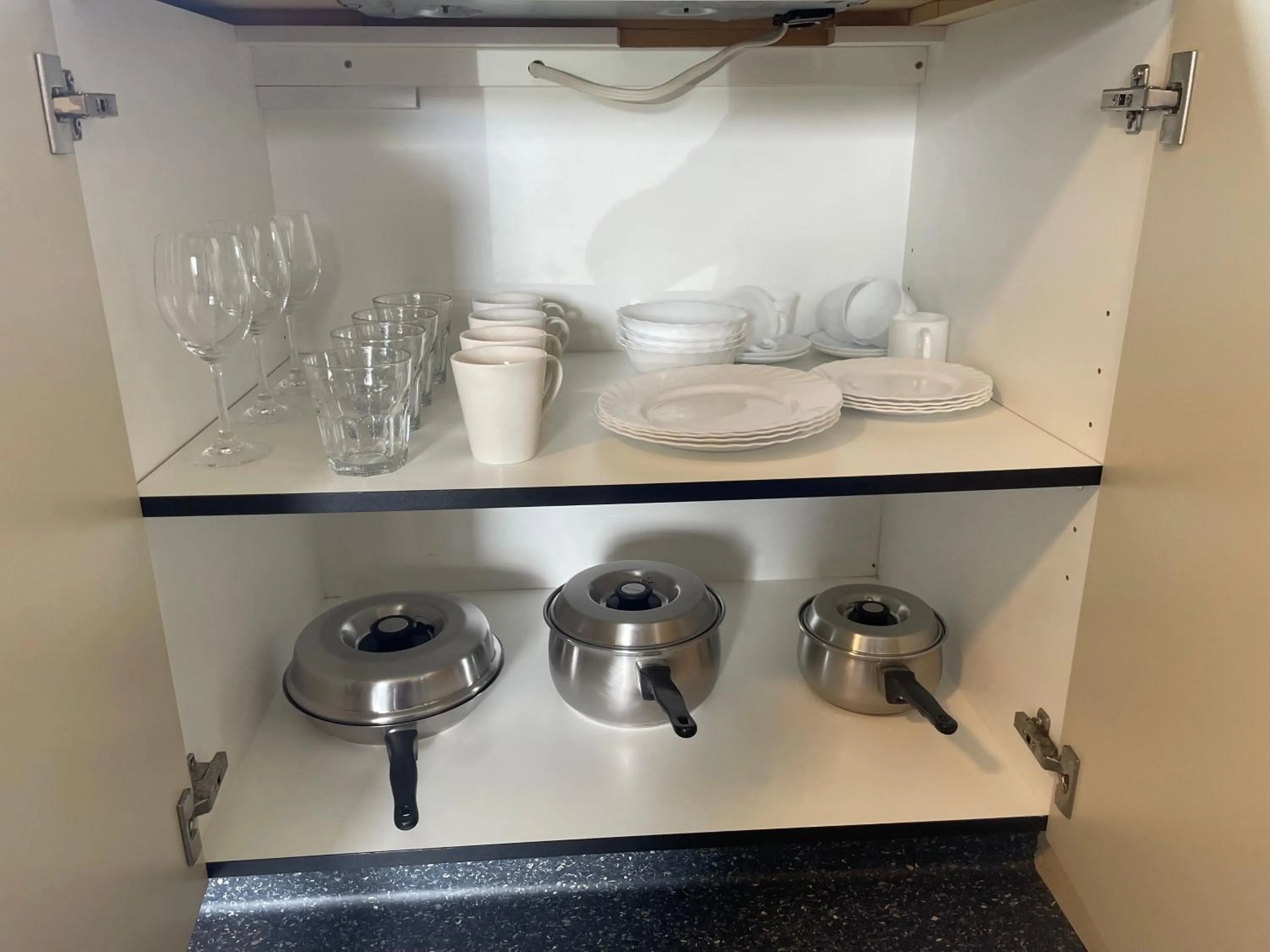 kitchen in Allan Court Motel