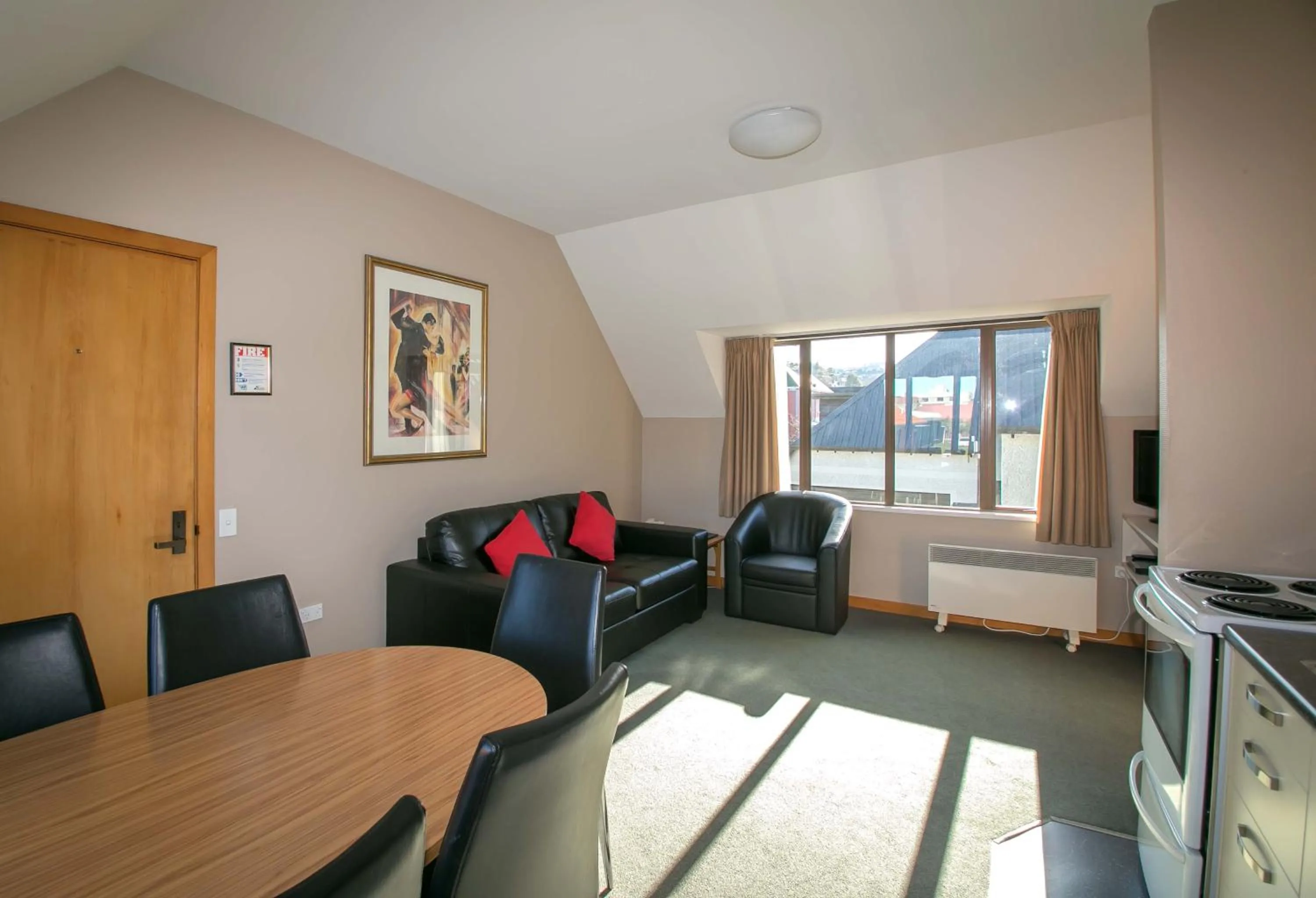 Photo of the whole room in Allan Court Motel