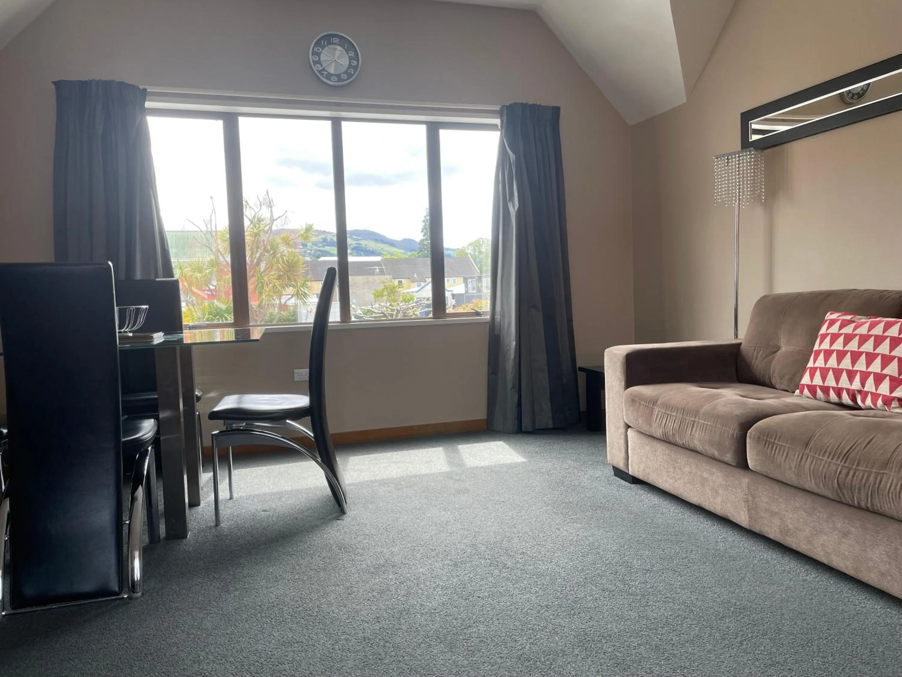 Living room in Allan Court Motel