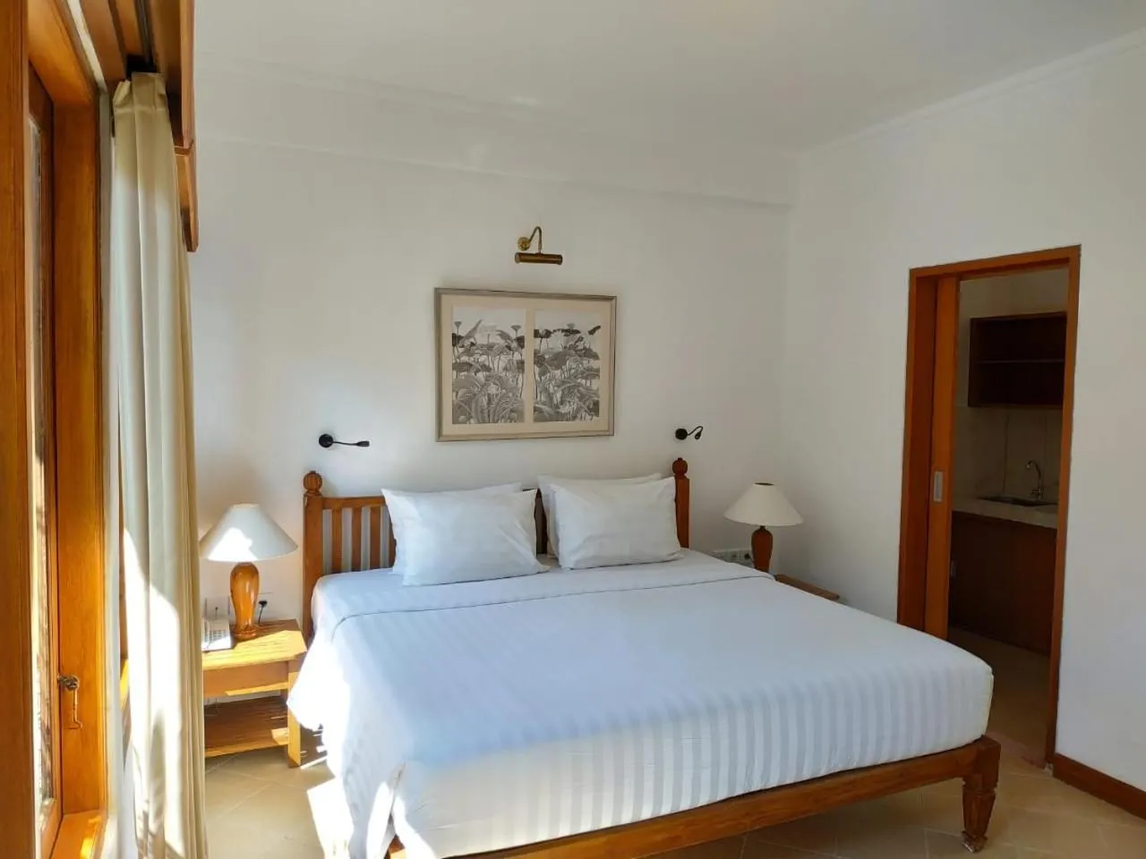 Photo of the whole room, Bed in Puri Mesari Hotel