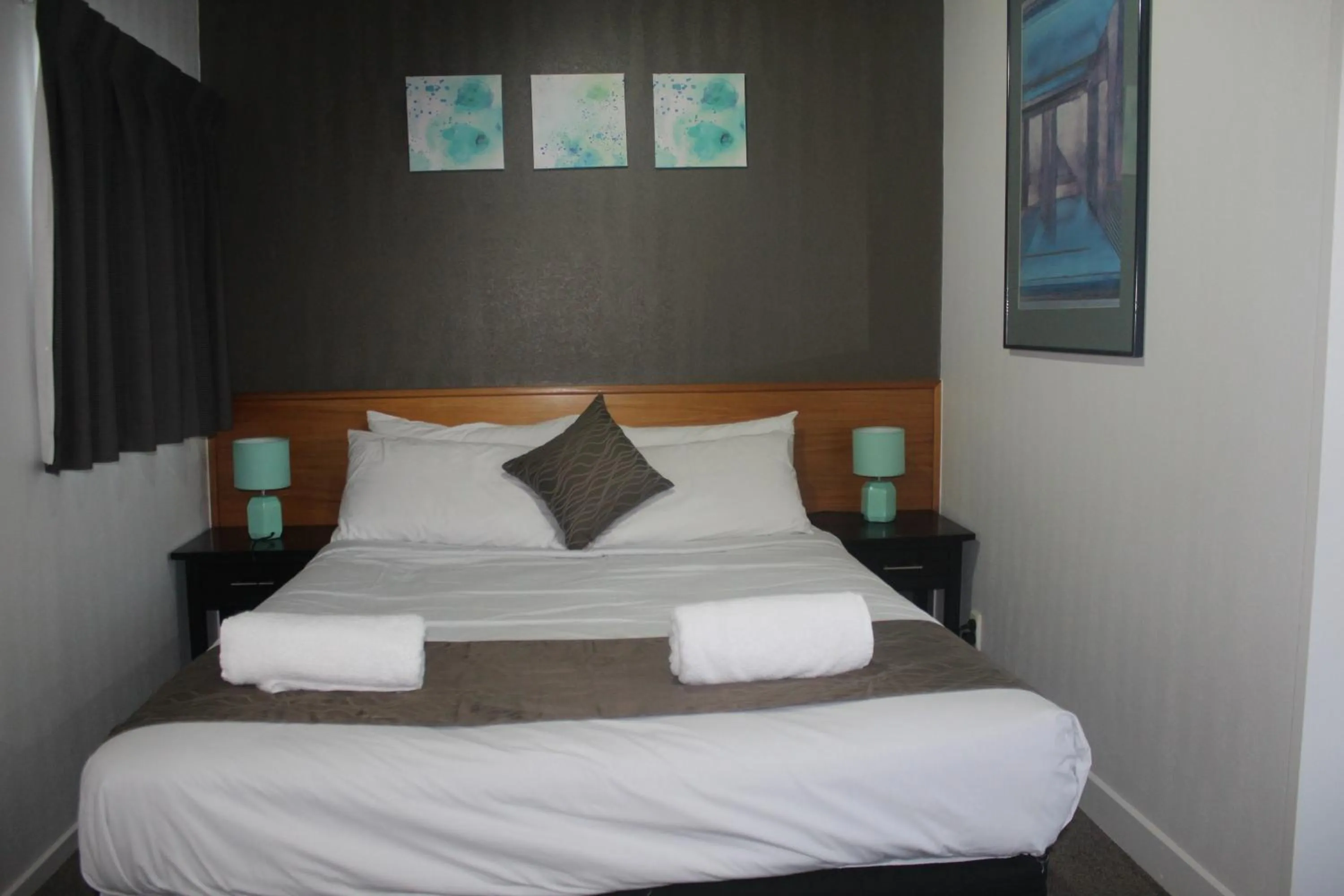 Bedroom, Bed in The Lofts Apartments