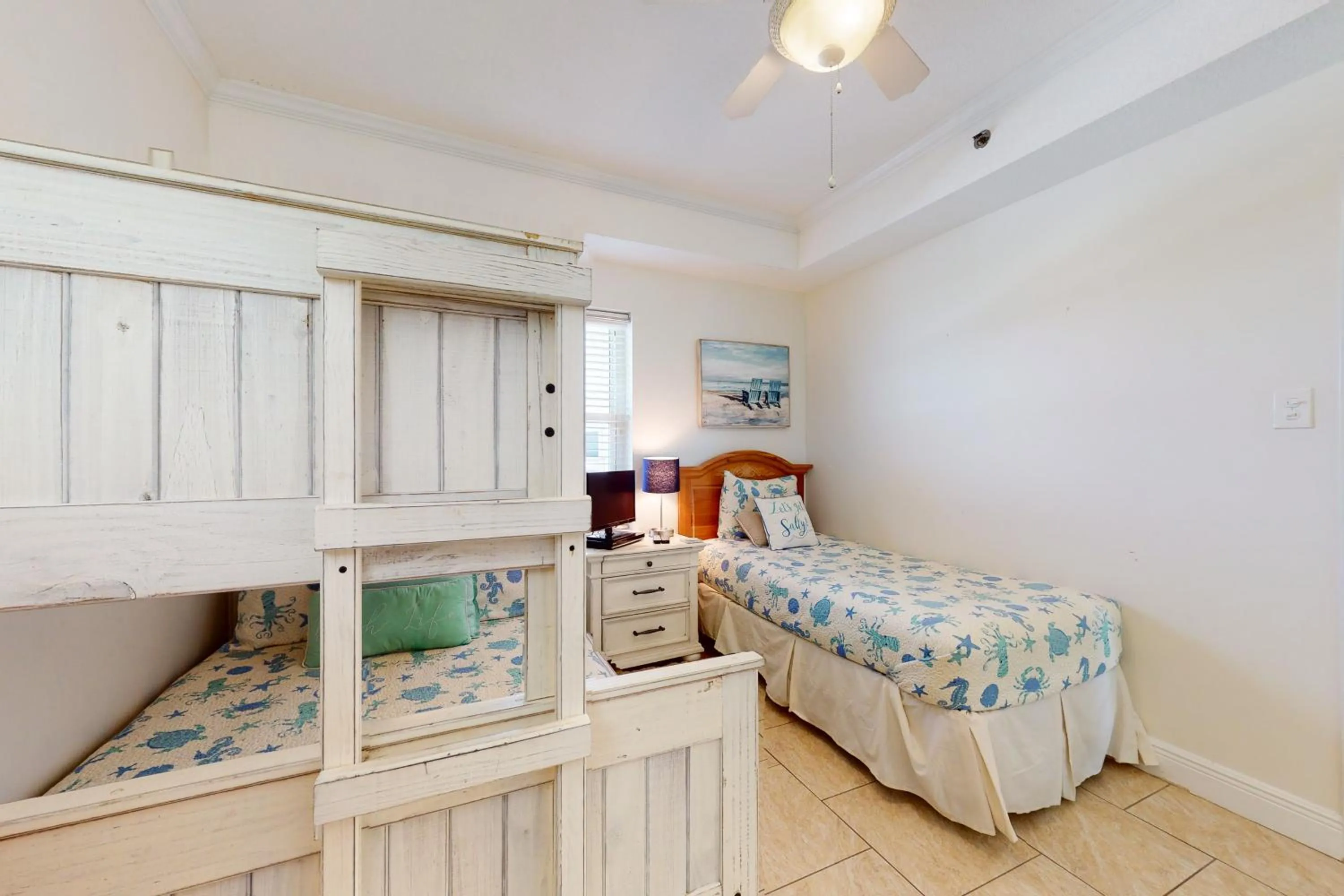 Bed in Tradewind 1204