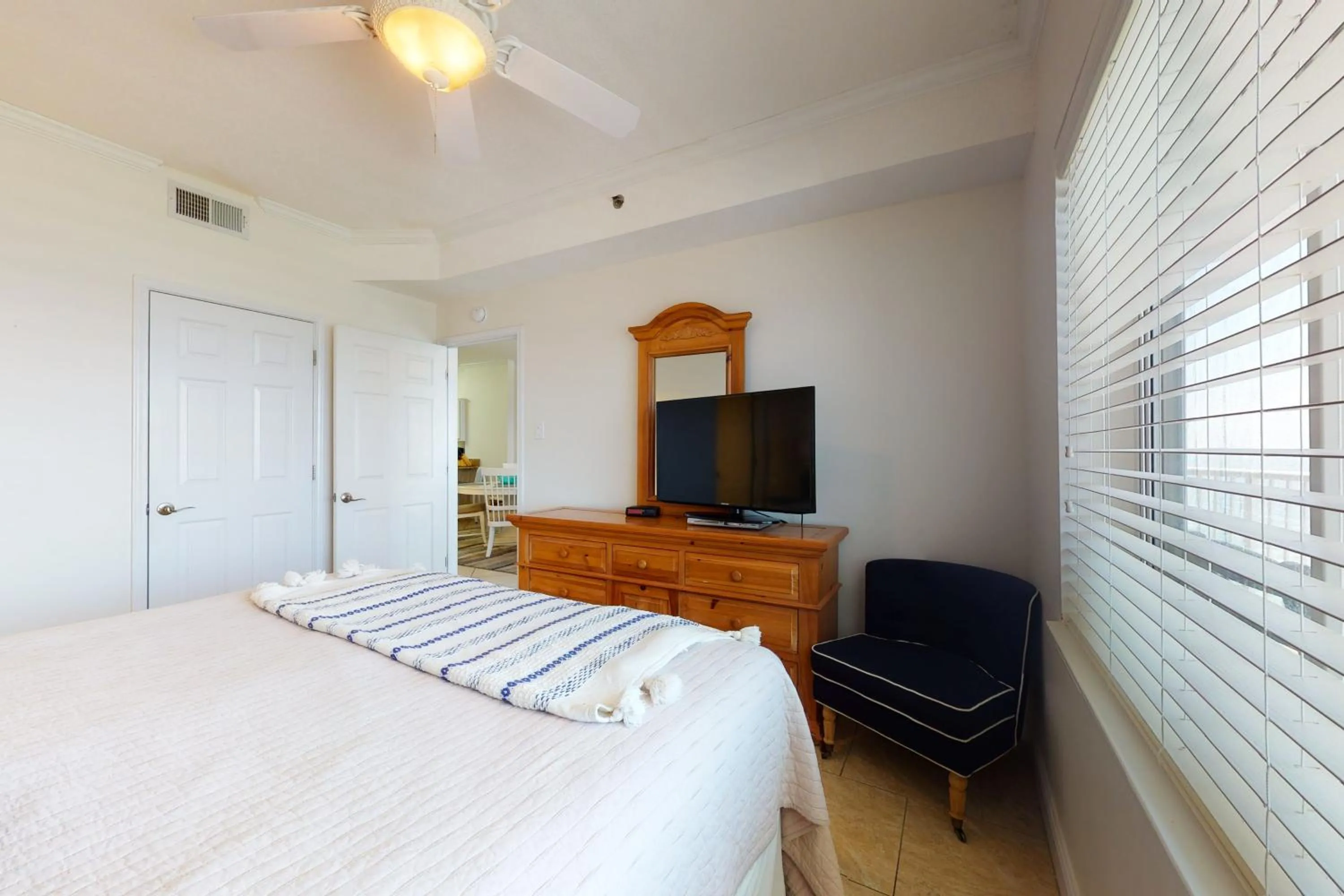 Bed in Tradewind 1204