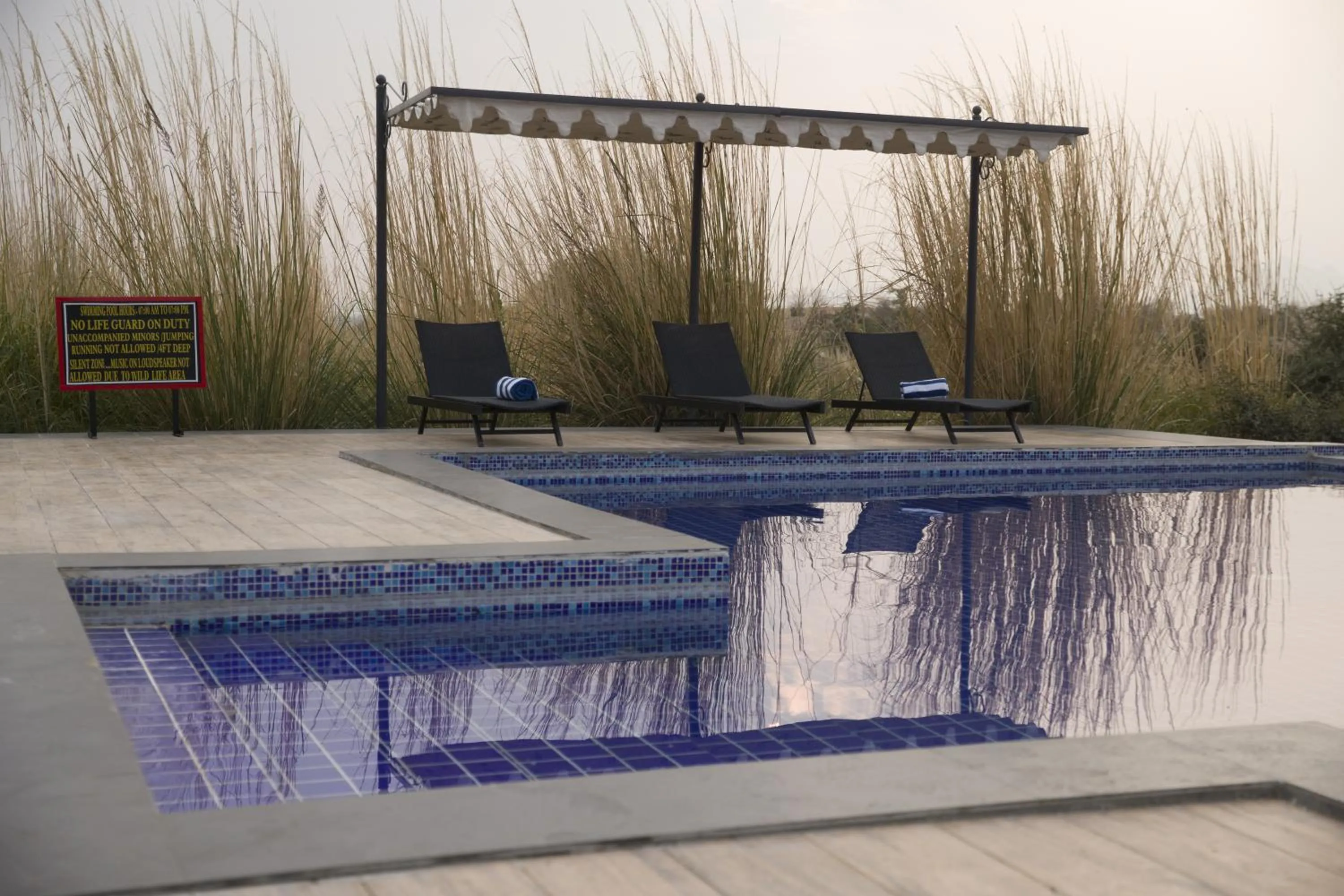 Swimming pool in Amritara Jawai Resort