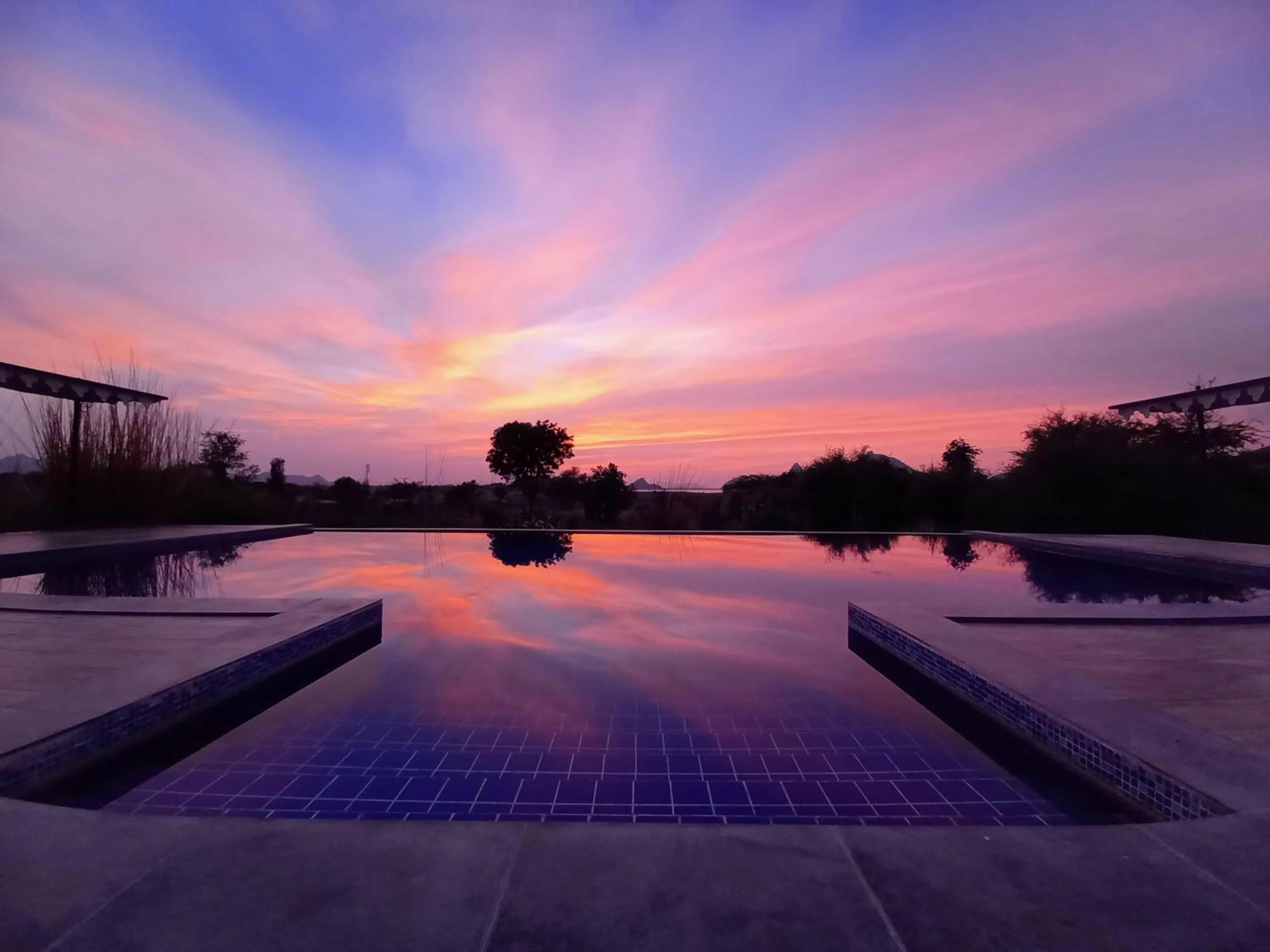 Swimming pool in Amritara Jawai Resort