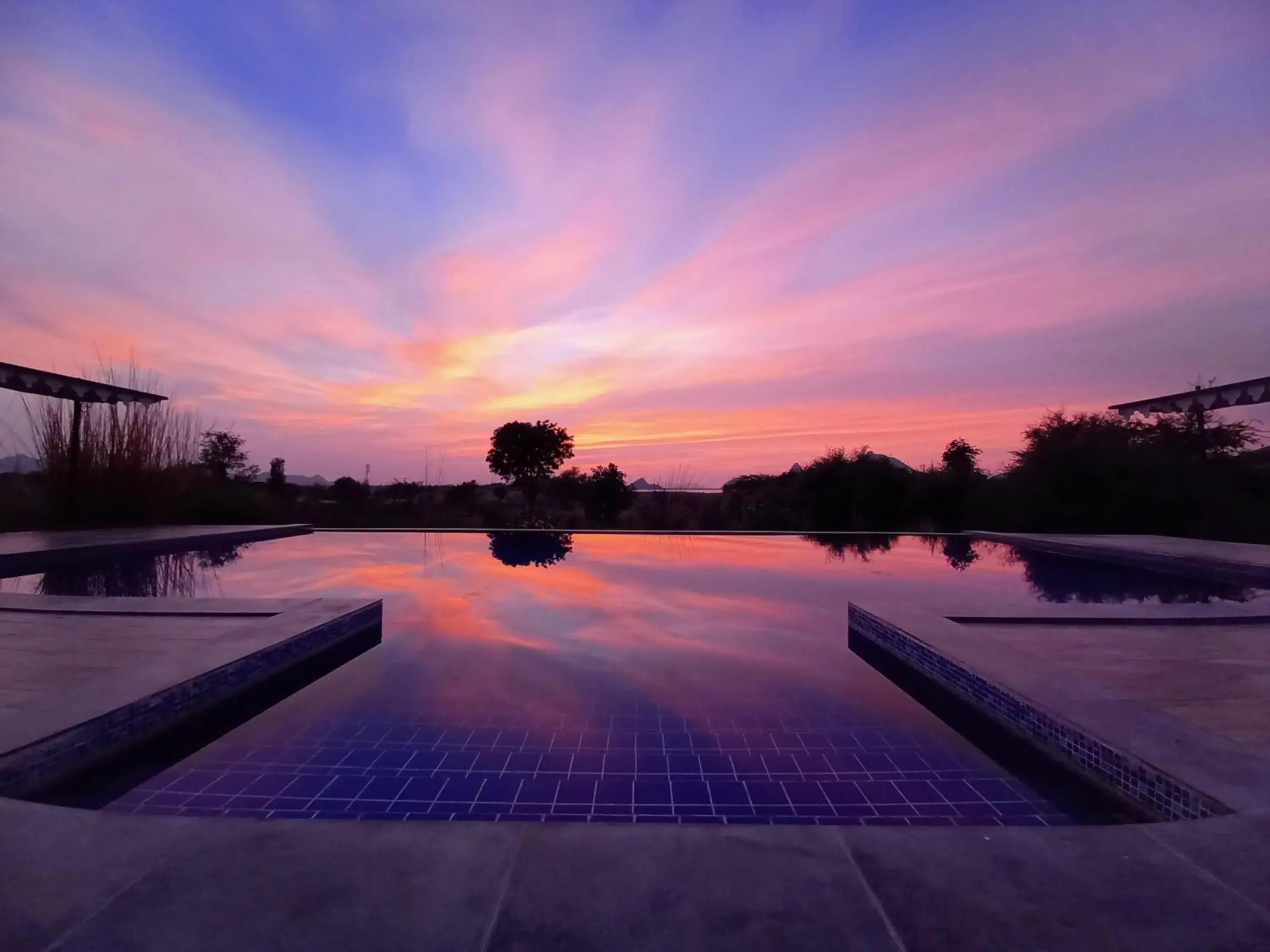 Swimming pool in Amritara Jawai Resort Swimming pool in Amritara Jawai Resort