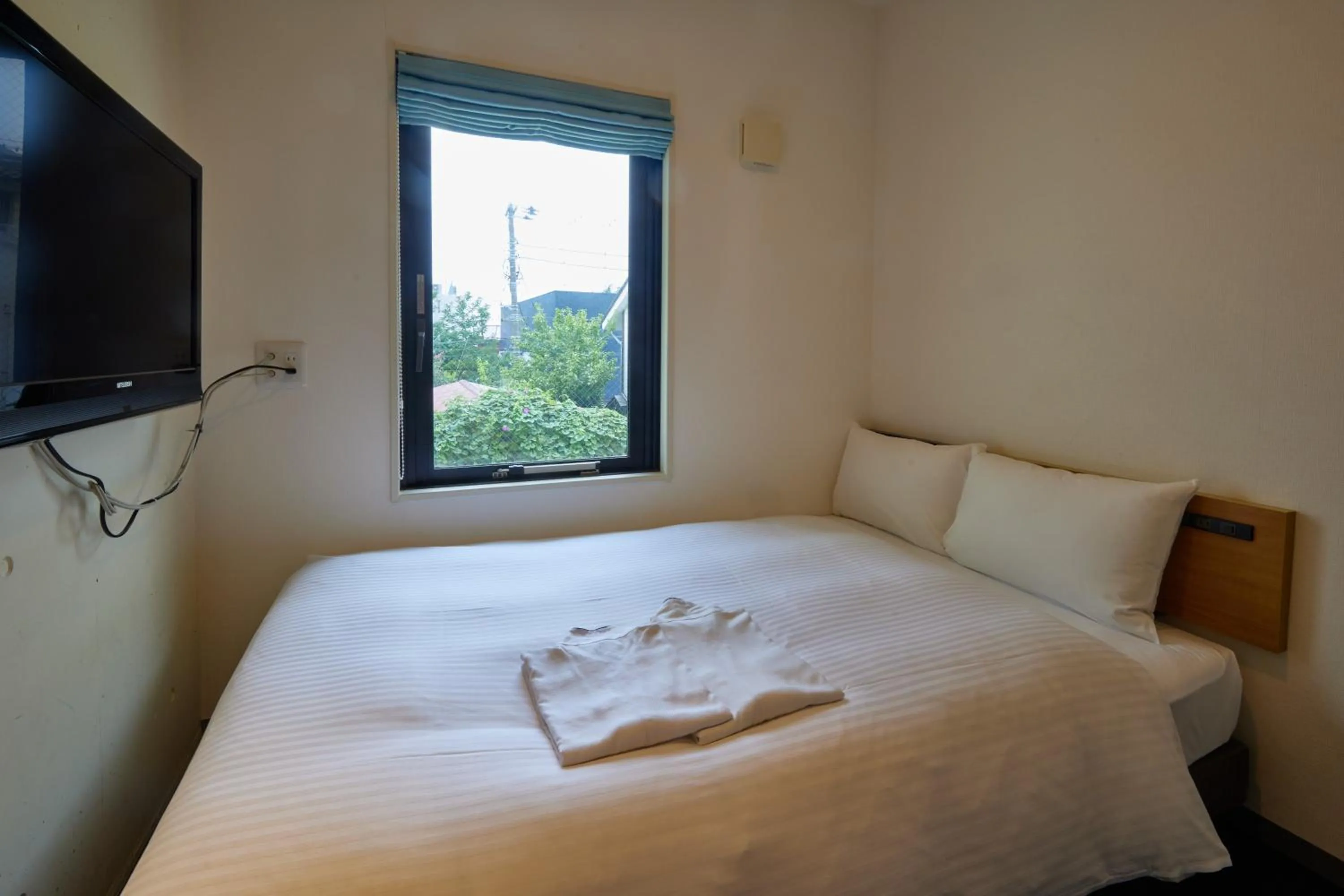 Photo of the whole room, Bed in 8 Hotel Shonan Fujisawa
