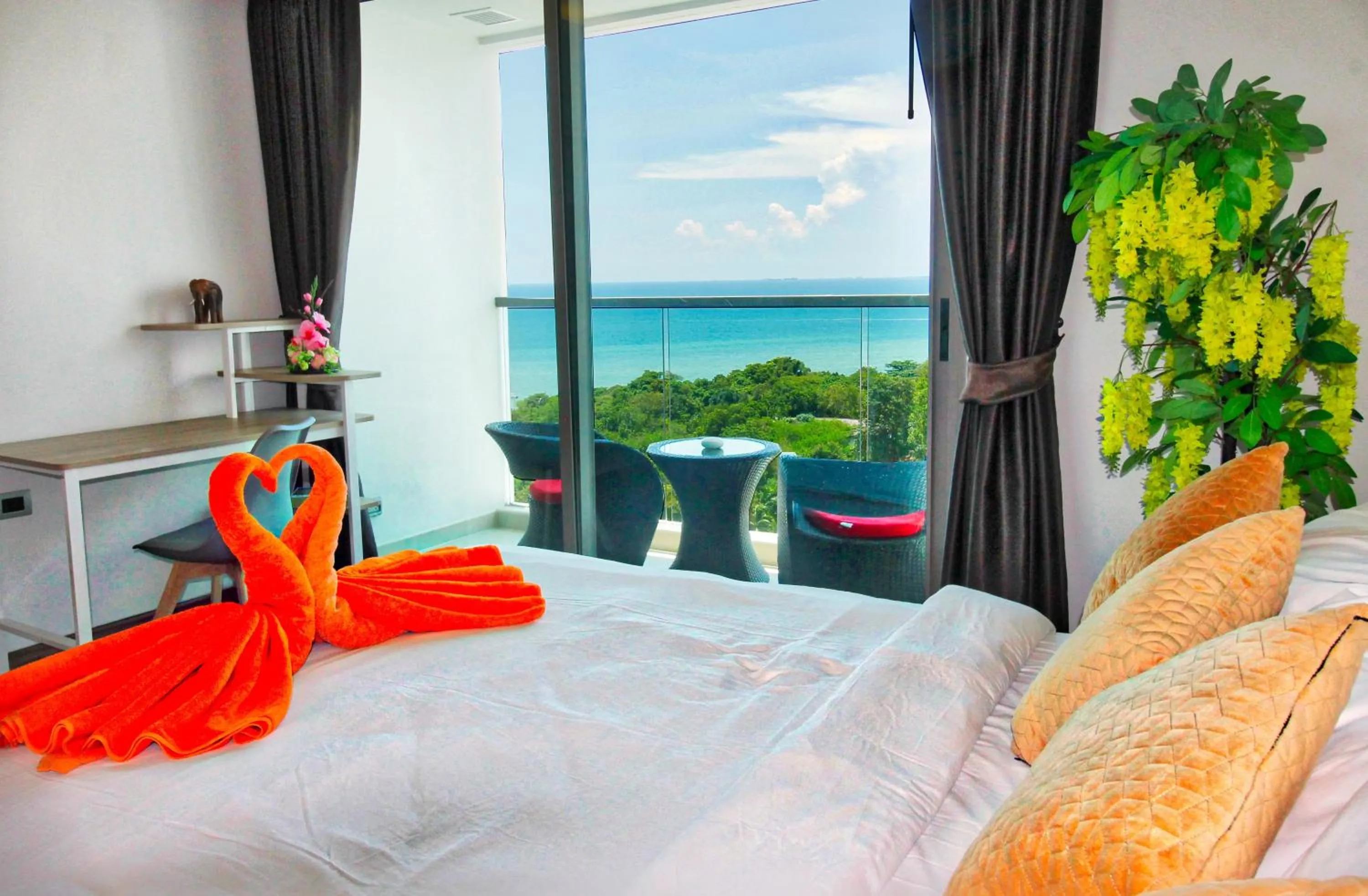 The Peak Towers - Luxury High Floor Ocean View - 2 Pools & Gym