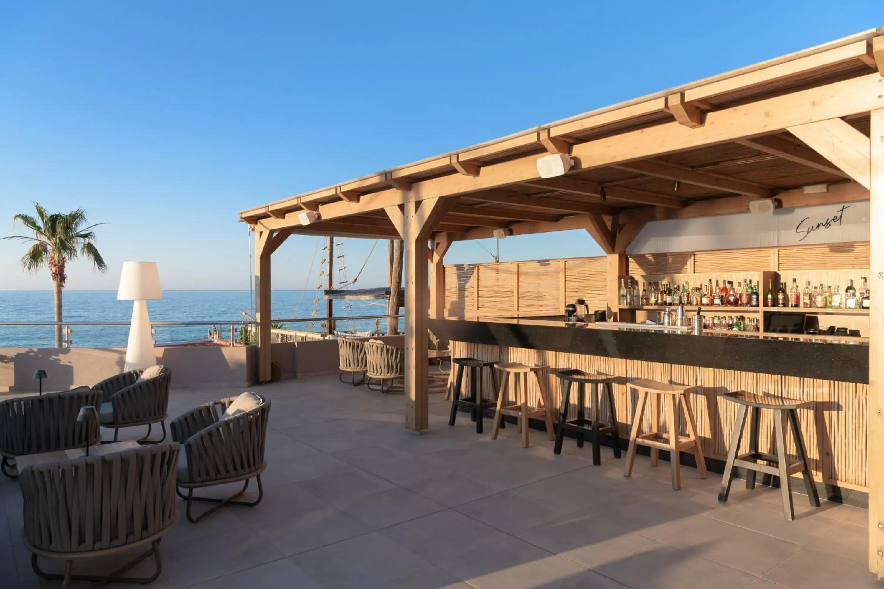 Lounge or bar in High Beach White - Adults Only Lounge or bar in High Beach White - Adults Only