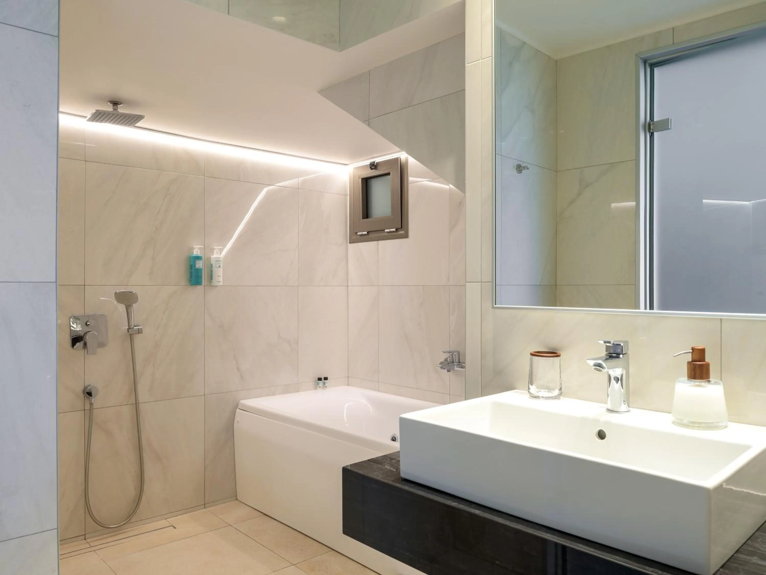 Bathroom in High Beach White - Adults Only