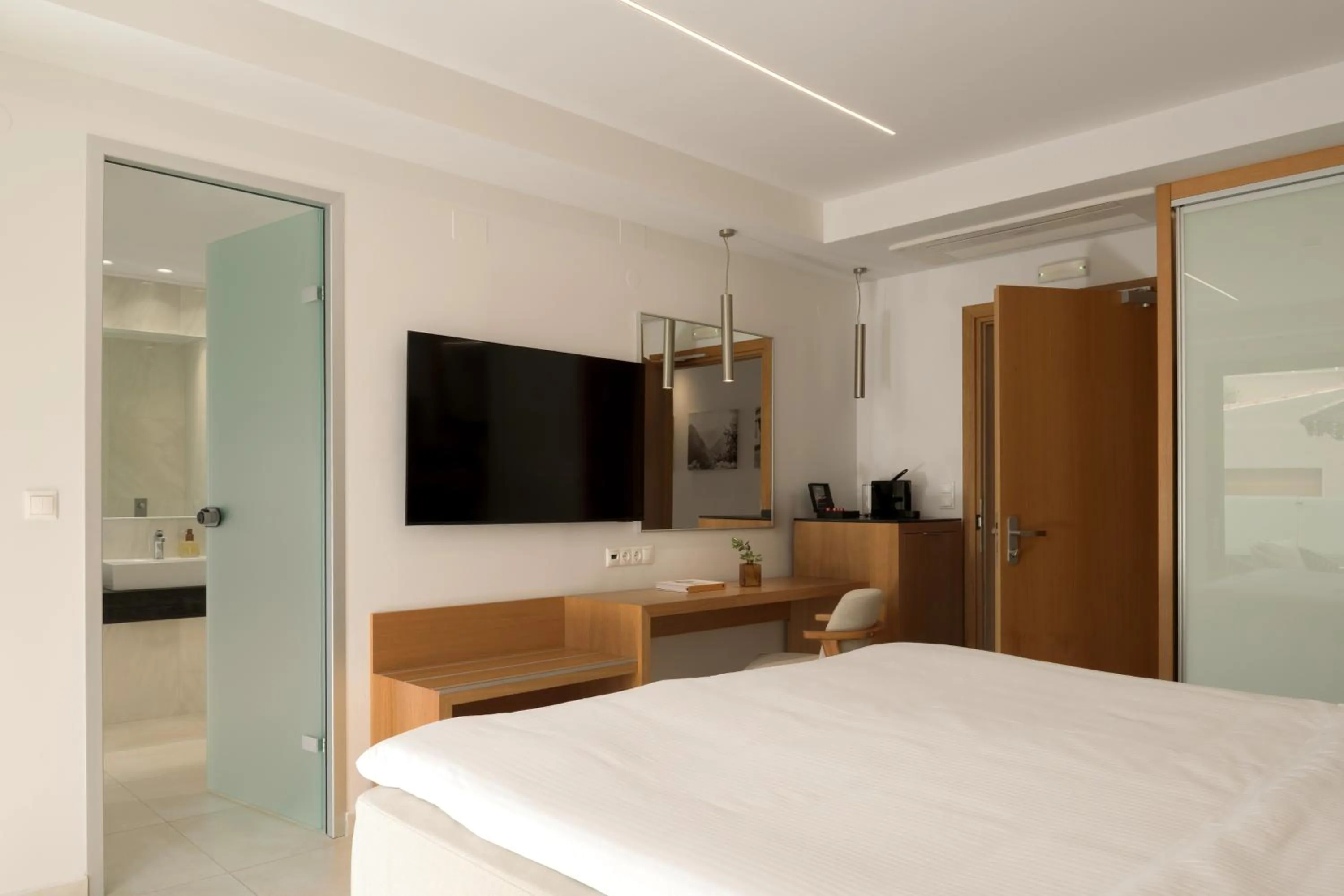 Bed in High Beach White - Adults Only