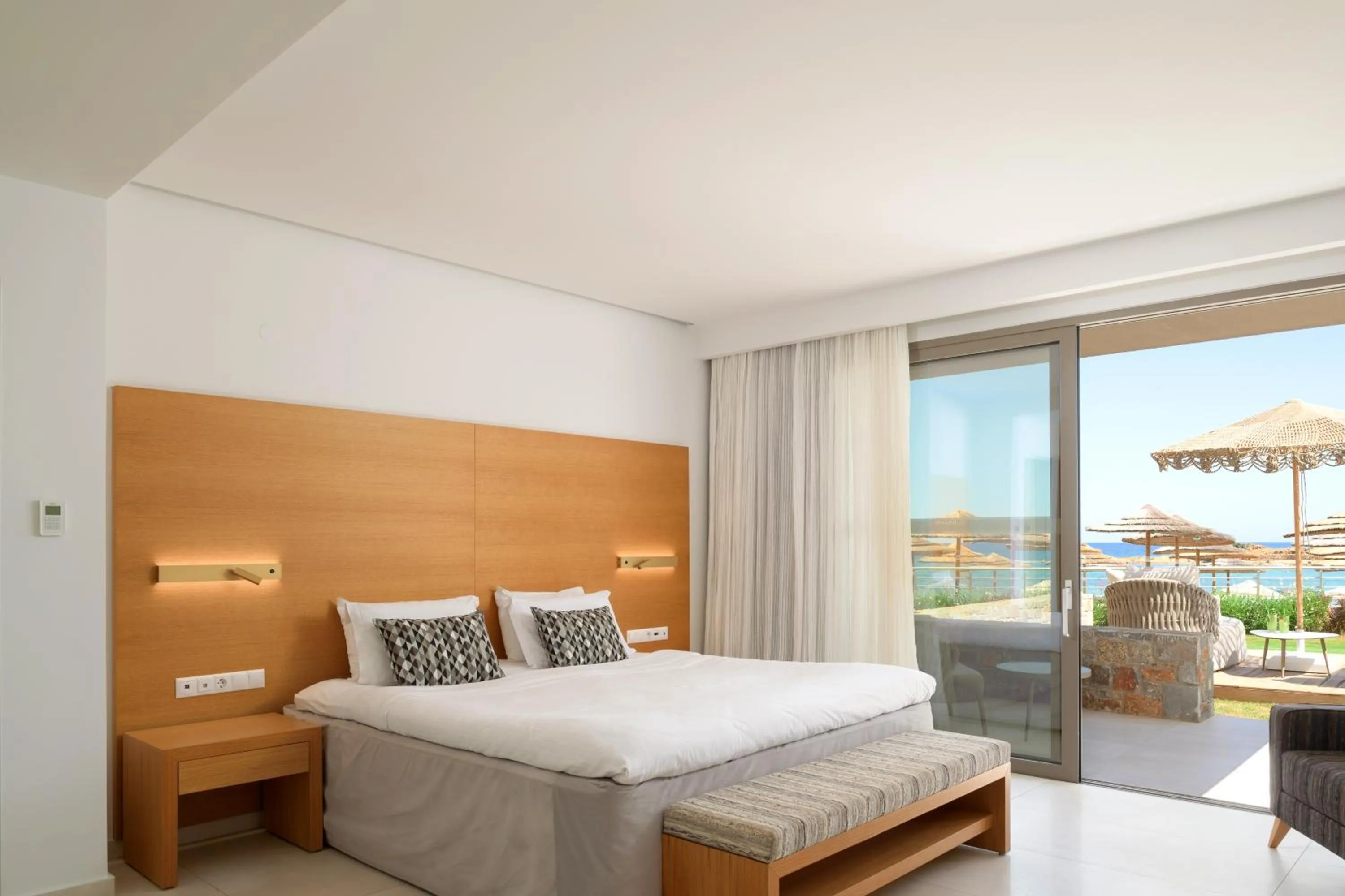 Bed in High Beach White - Adults Only