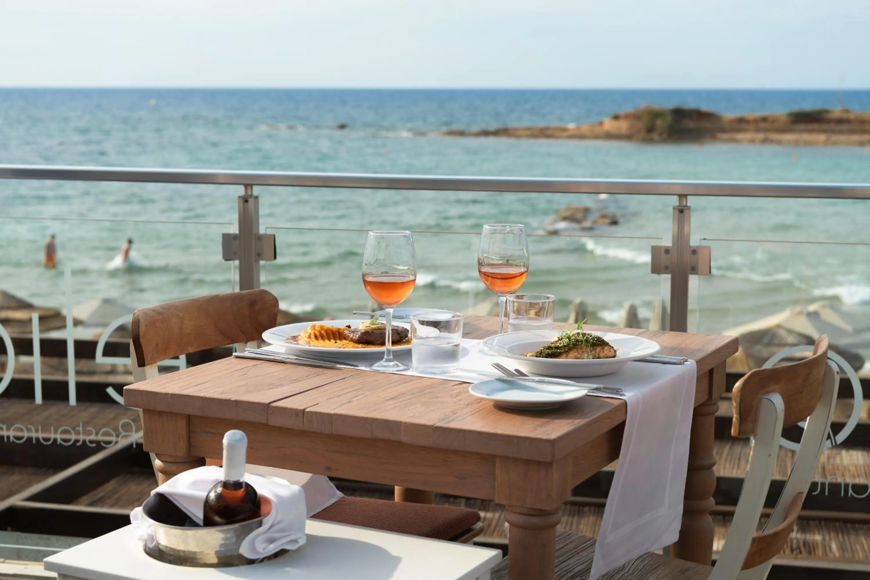 Restaurant/places to eat in High Beach White - Adults Only