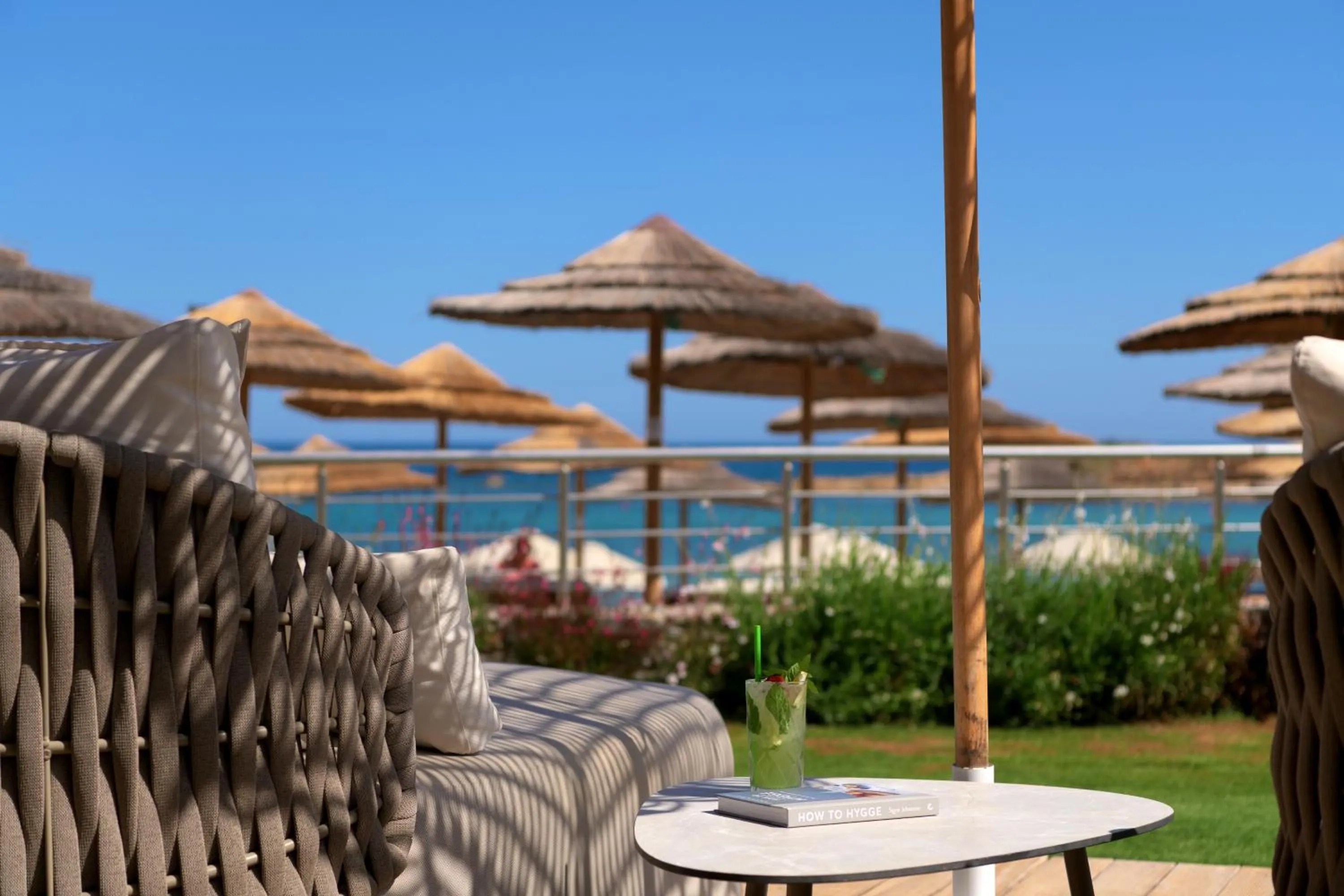 Seating area in High Beach White - Adults Only