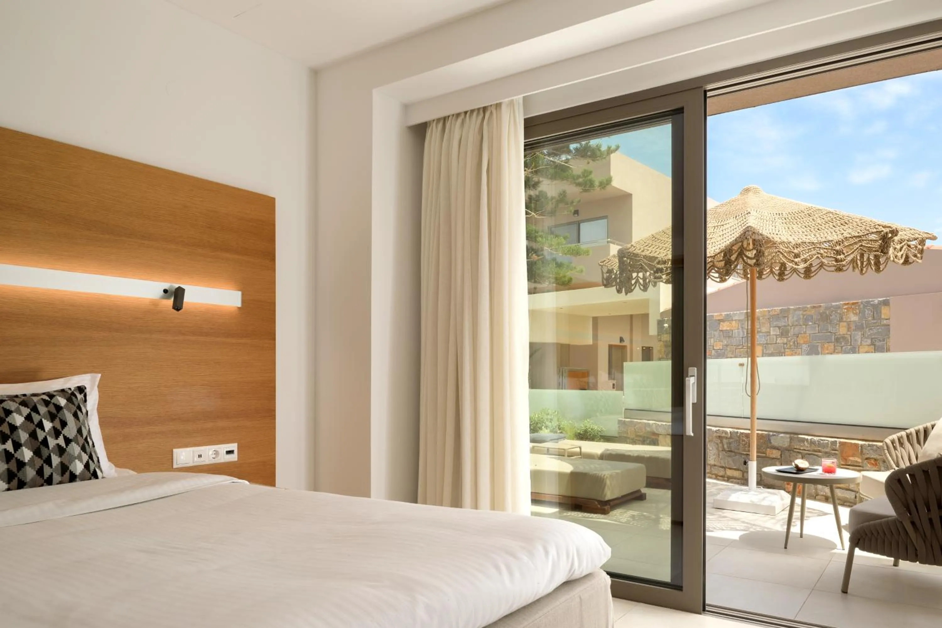 Bed in High Beach White - Adults Only