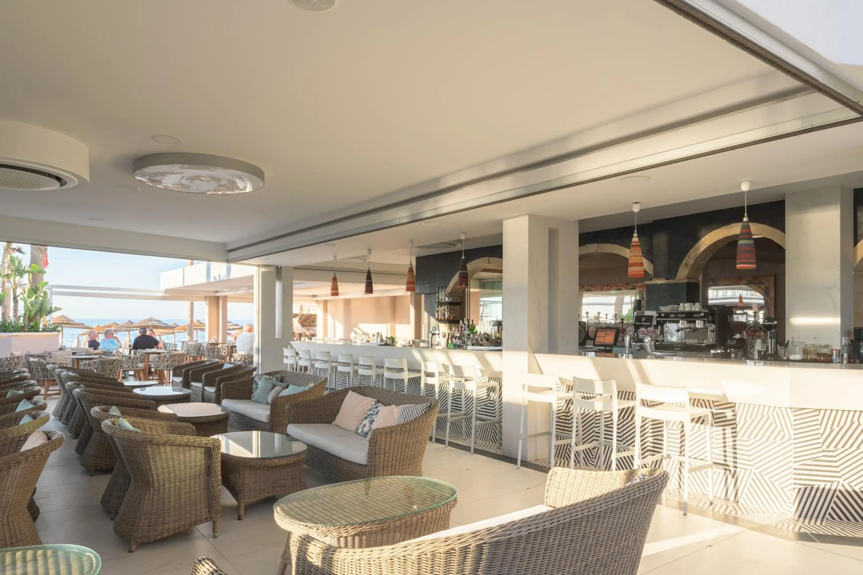 Lounge or bar in High Beach White - Adults Only