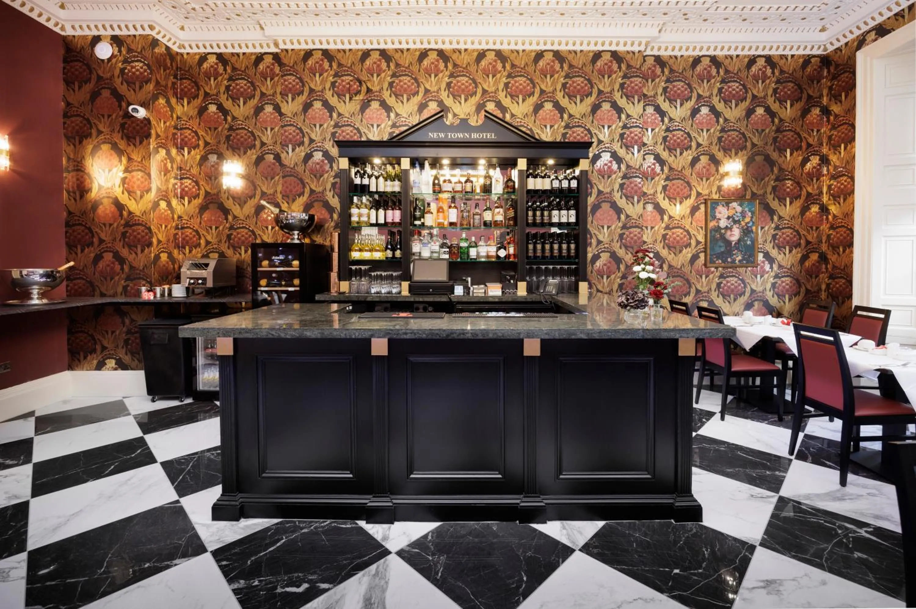 Lounge or bar in New Town Hotel