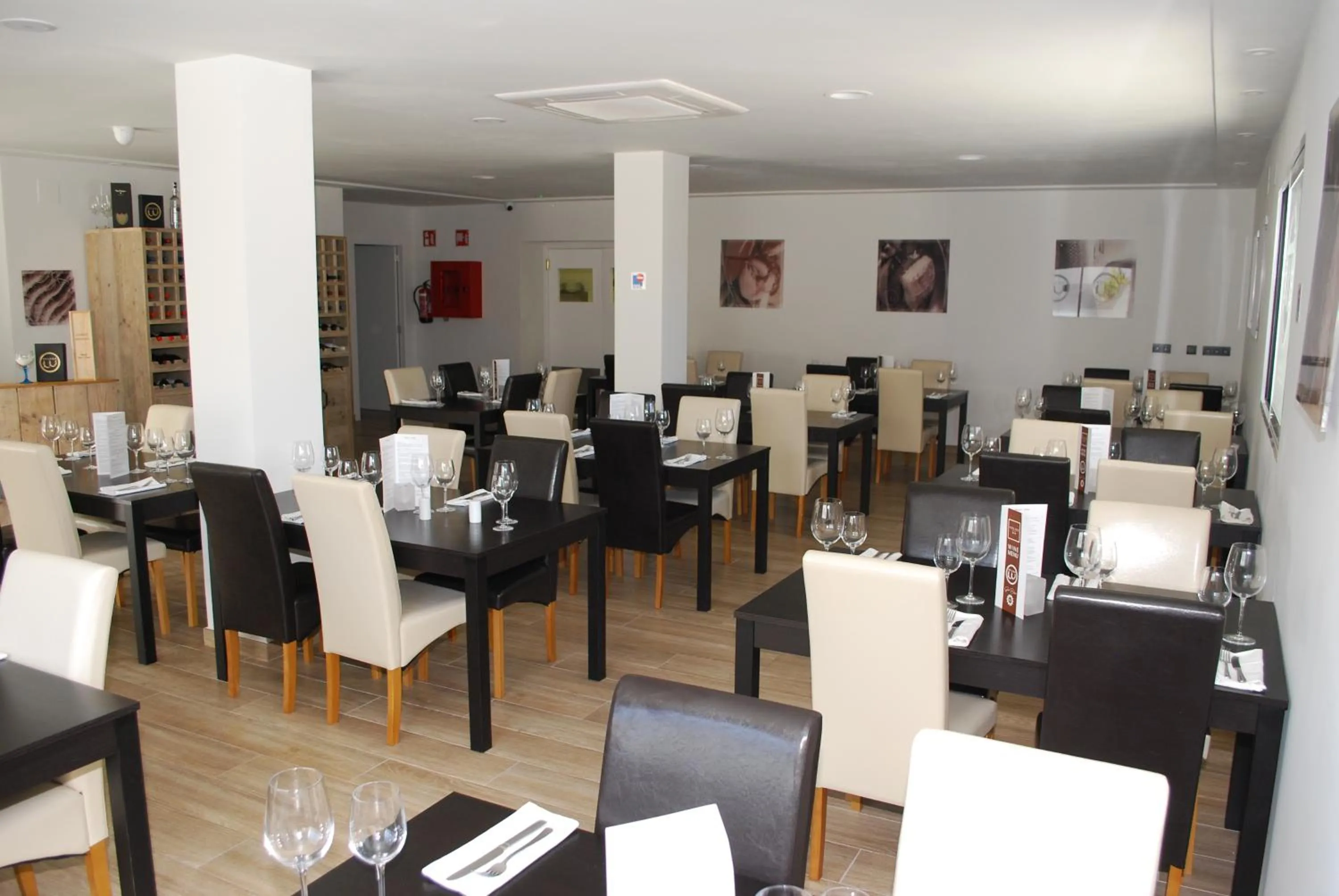 Restaurant/places to eat in Hotel Moli Boutique