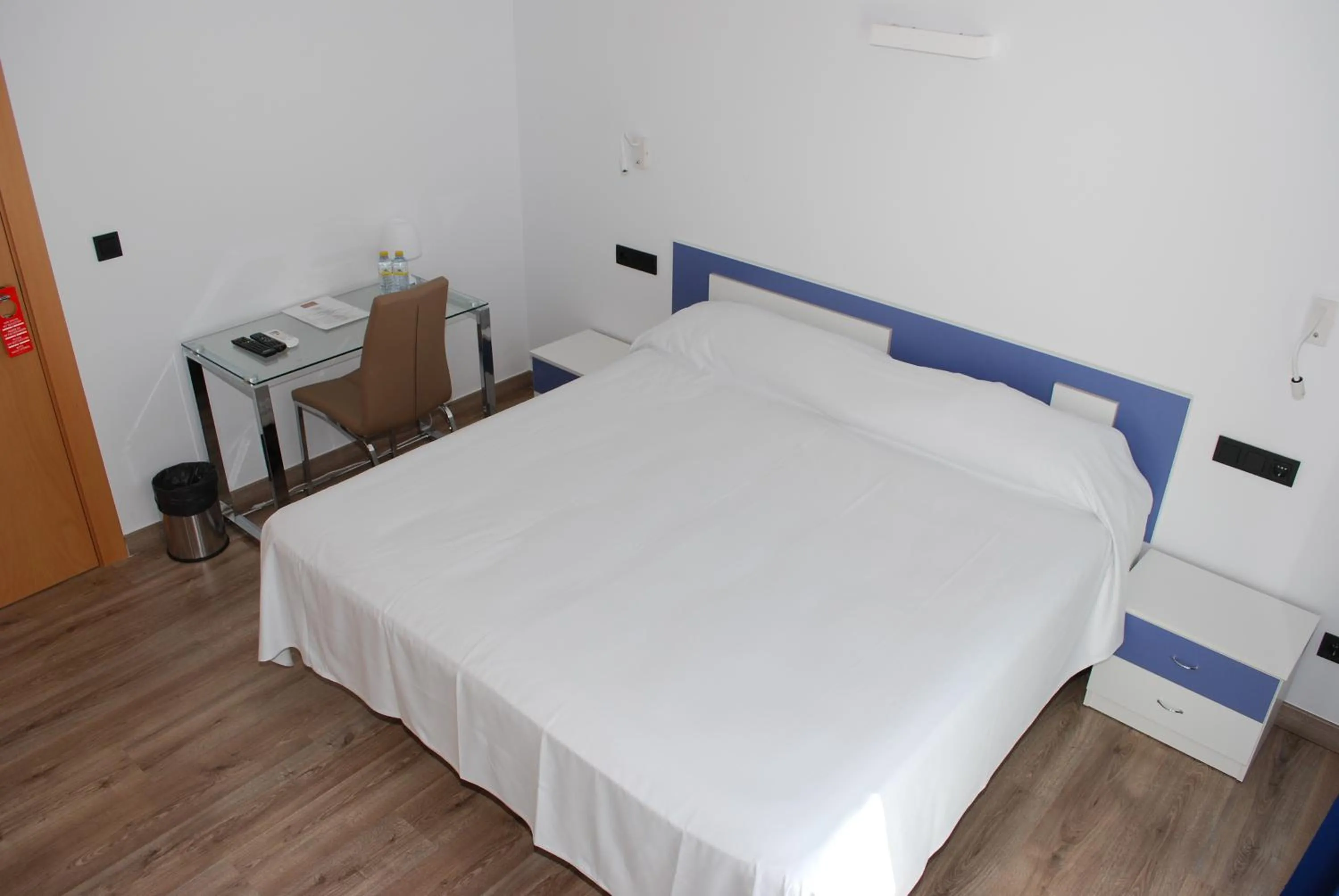 Shower, Bed in Hotel Moli Boutique