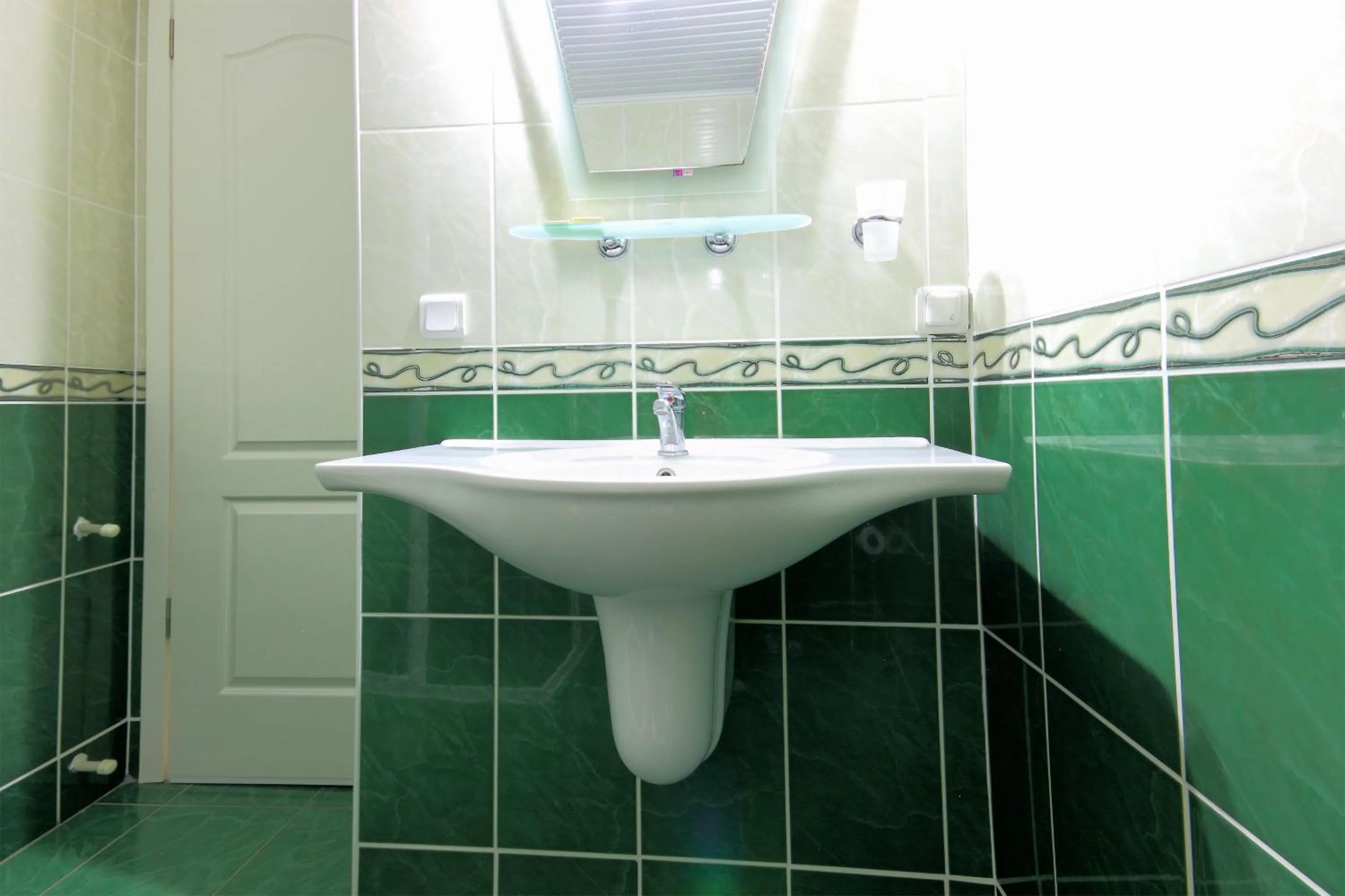 Bathroom in Mandalinn Hotel