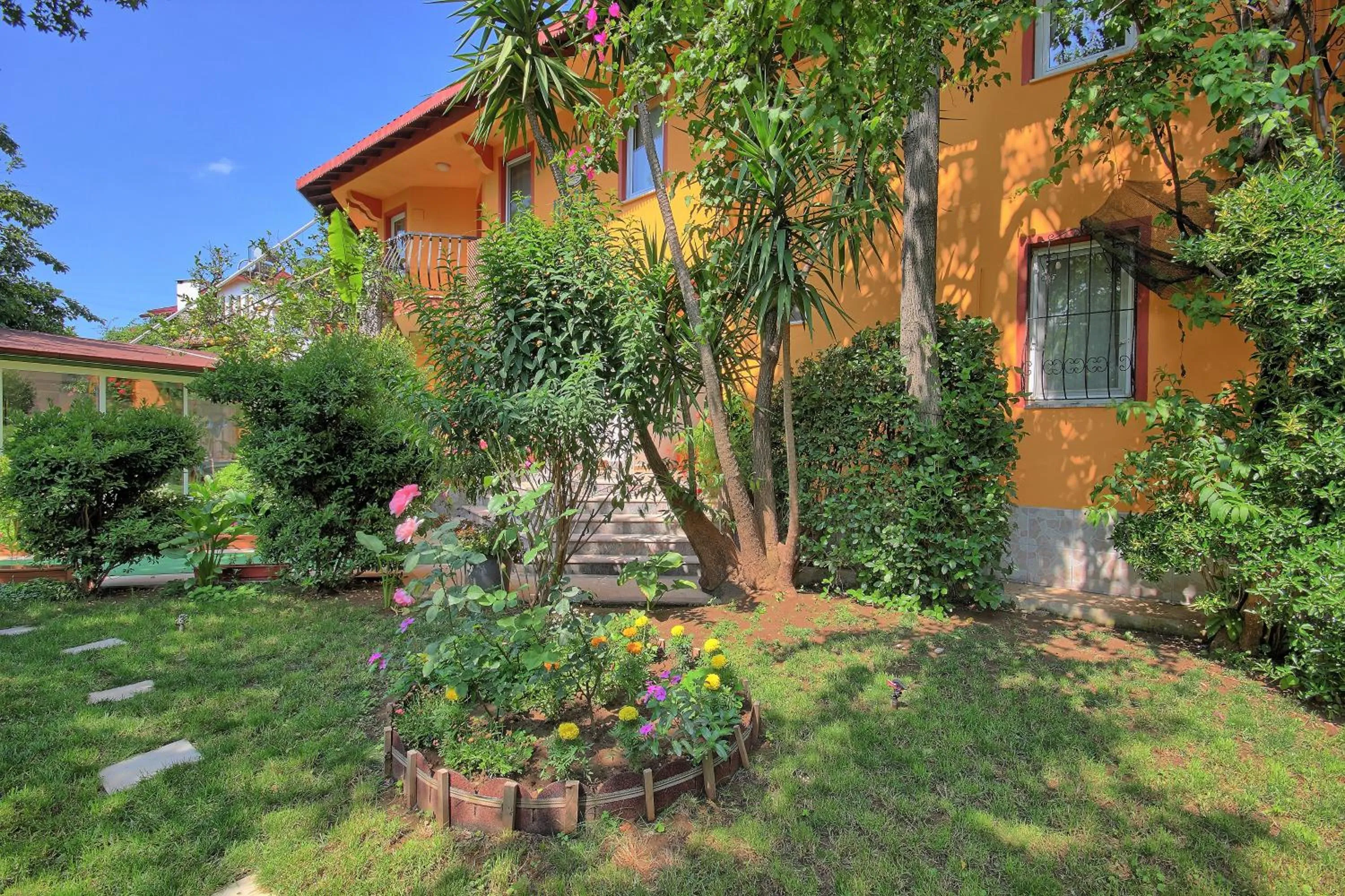 Garden in Mandalinn Hotel