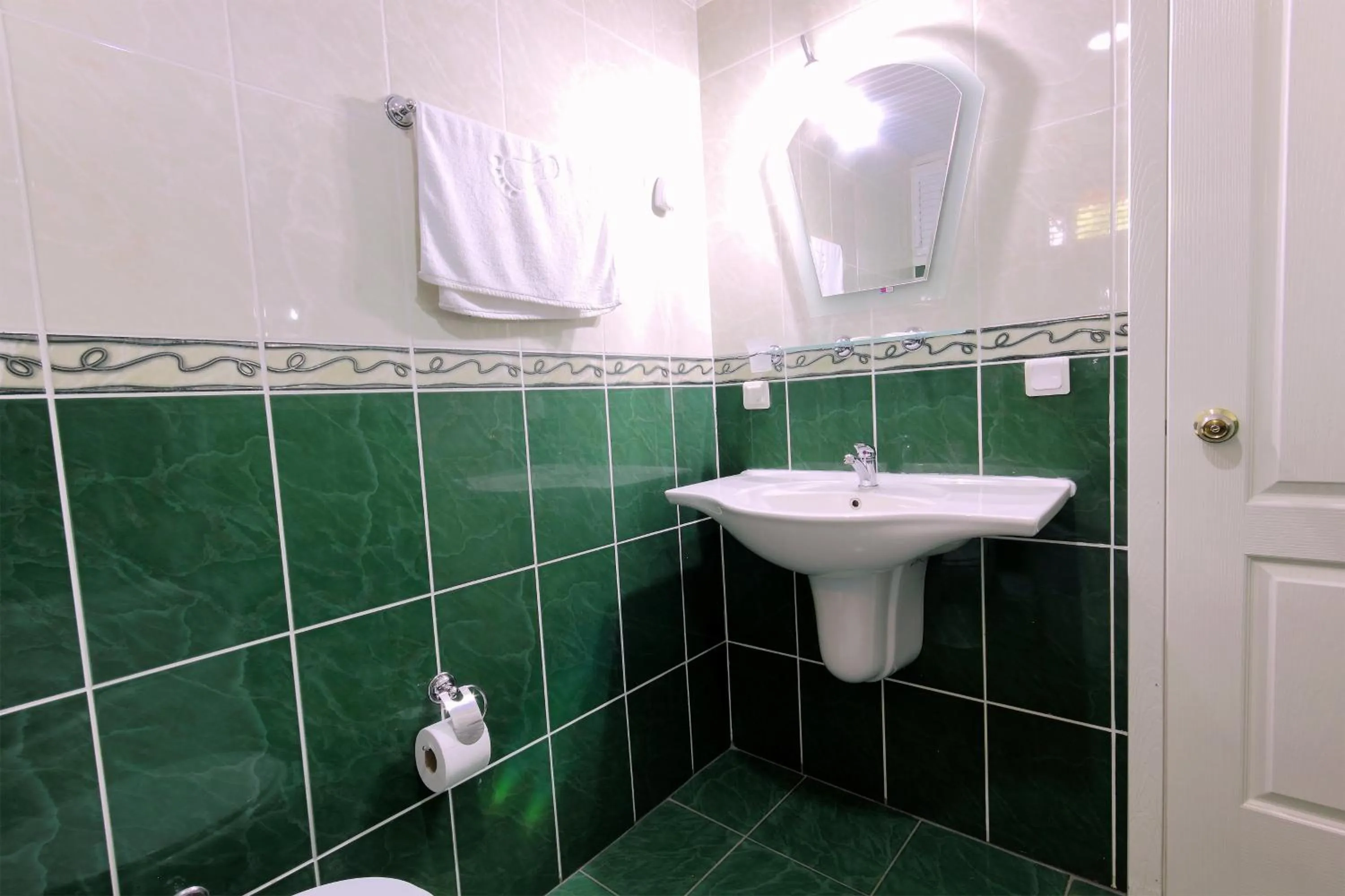 Bathroom in Mandalinn Hotel